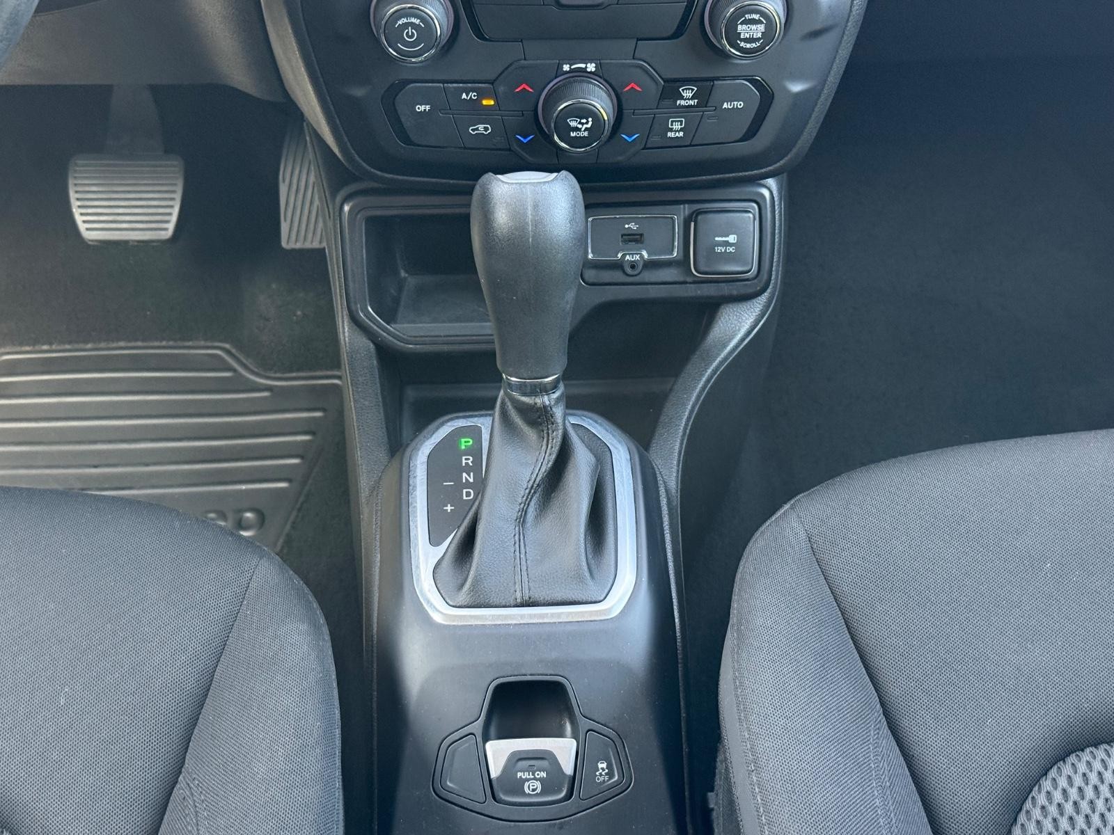 Jeep Renegade Vehicle Image 13