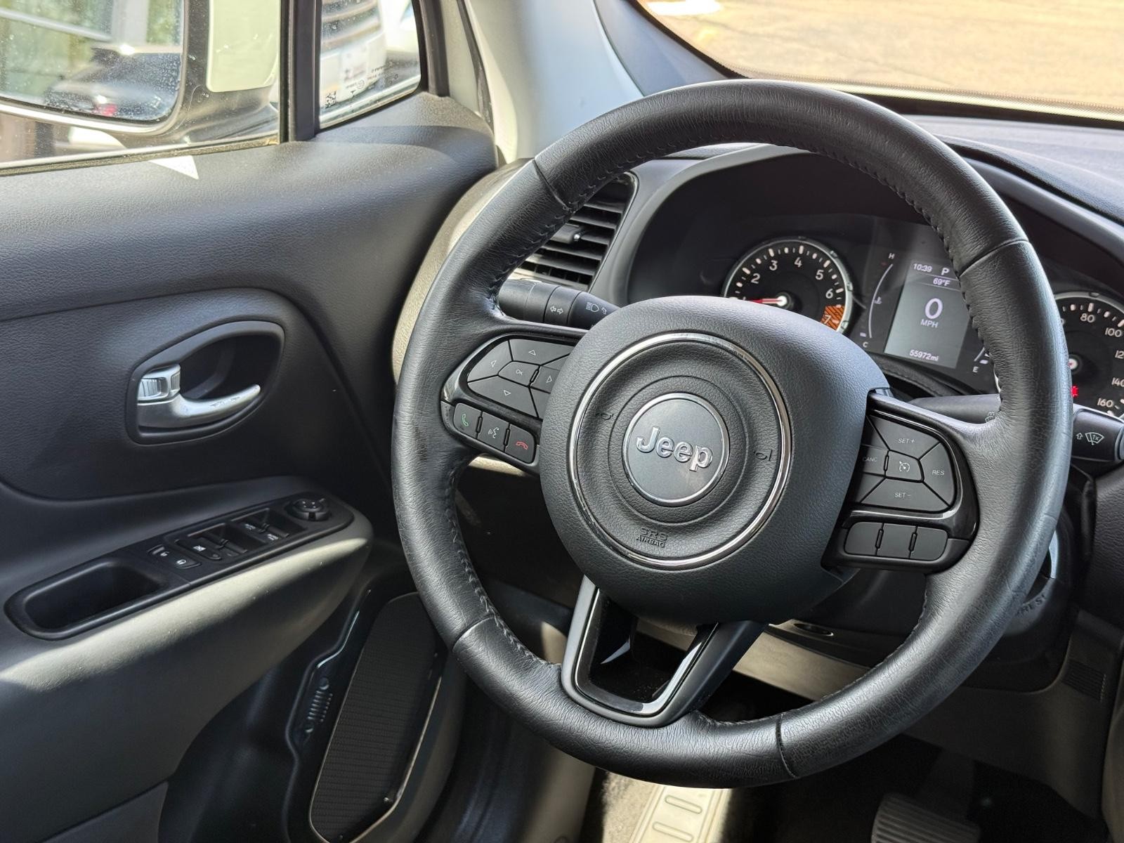 Jeep Renegade Vehicle Image 14