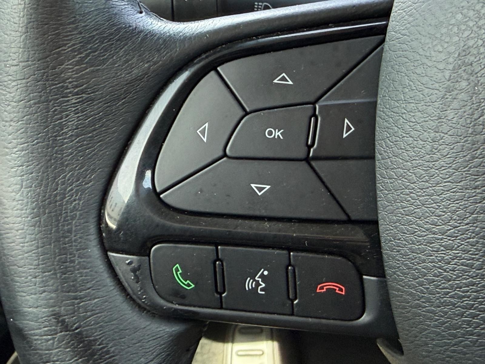 Jeep Renegade Vehicle Image 16