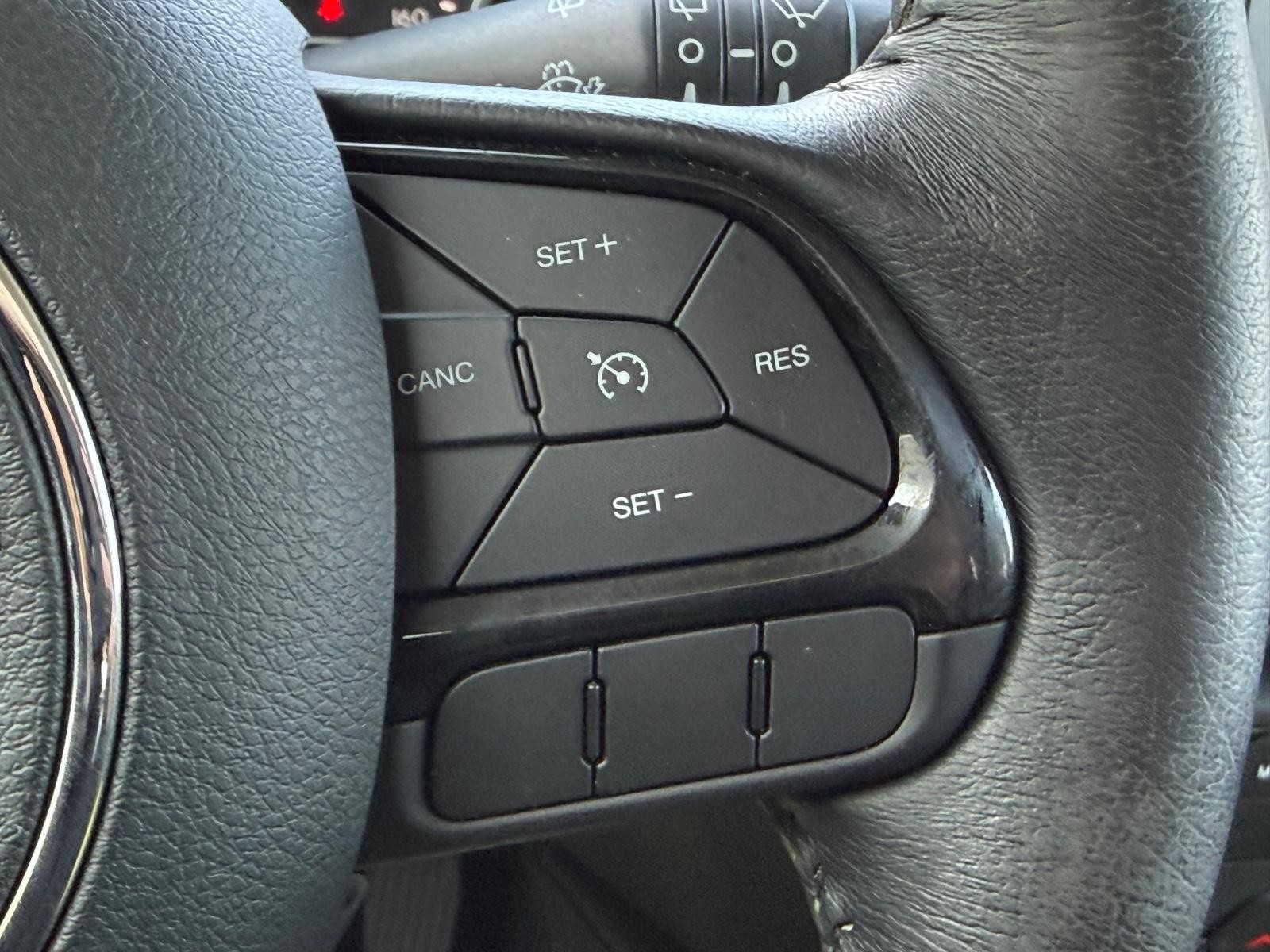 Jeep Renegade Vehicle Image 17