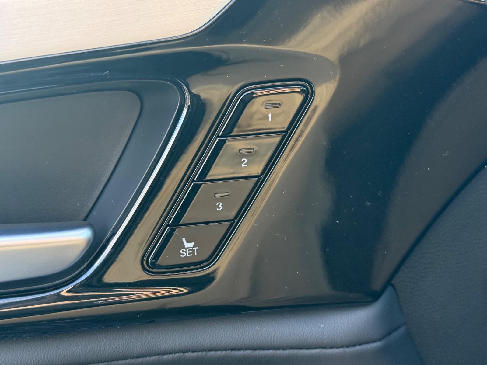 Acura MDX Vehicle Image 10