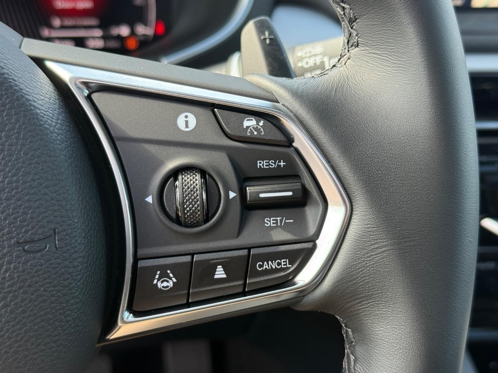 Acura MDX Vehicle Image 12