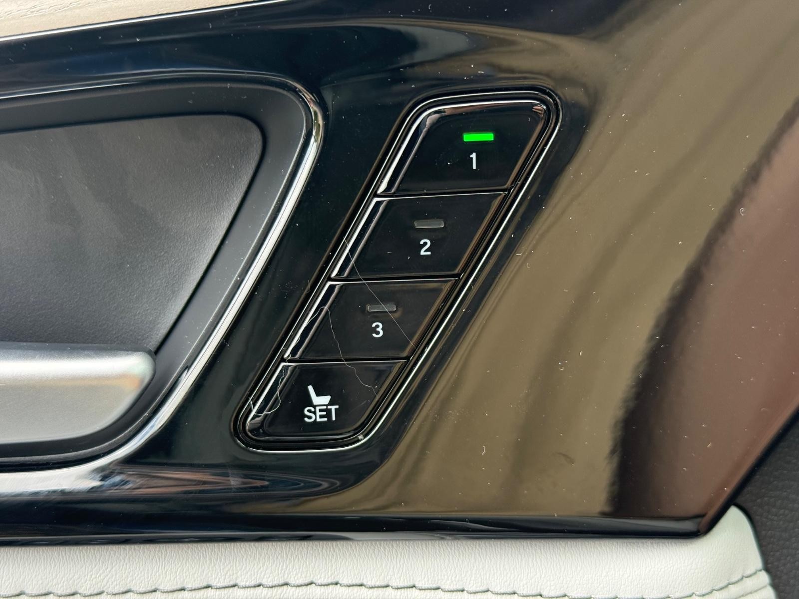 Acura MDX Vehicle Image 11