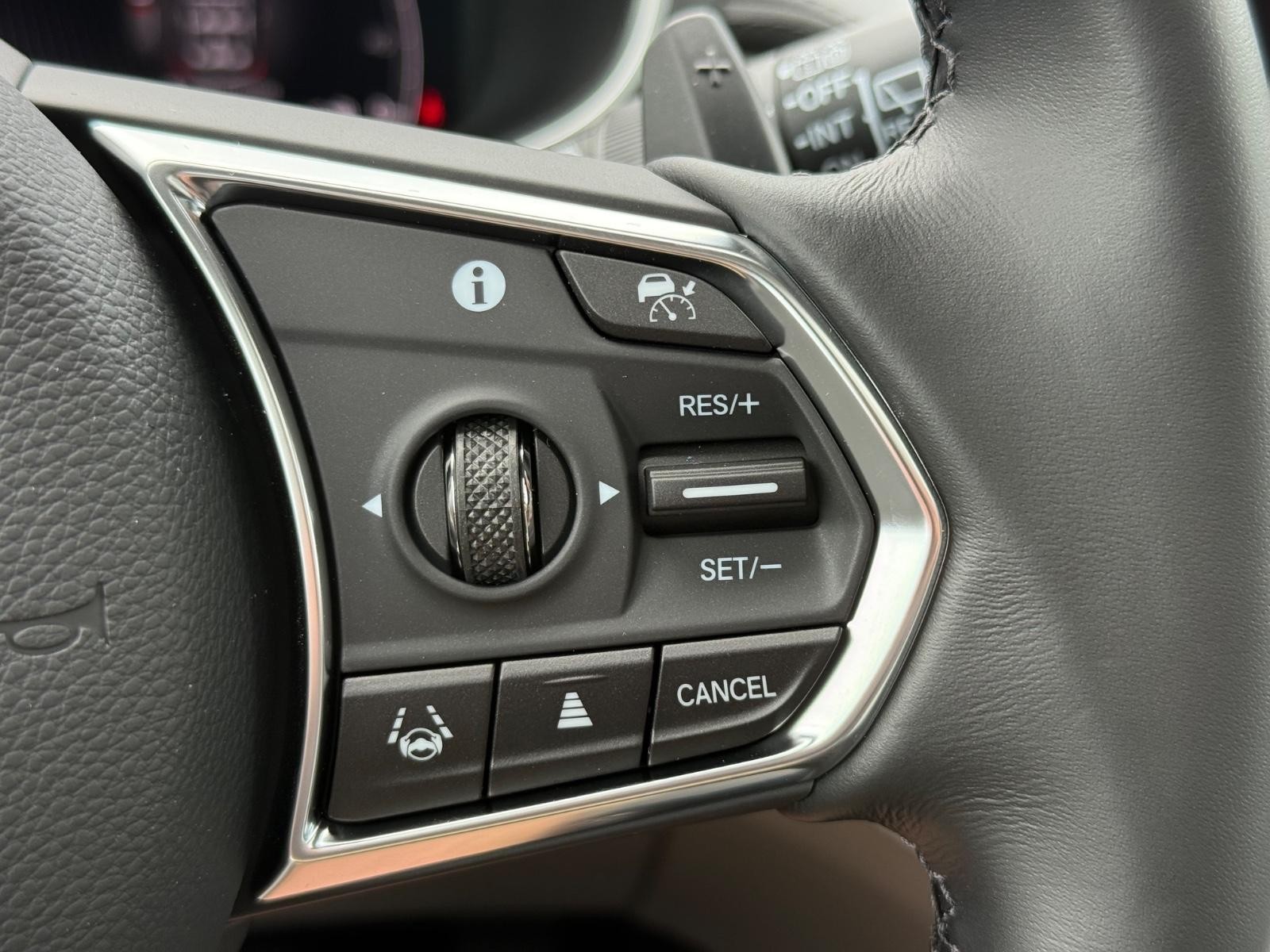 Acura MDX Vehicle Image 13
