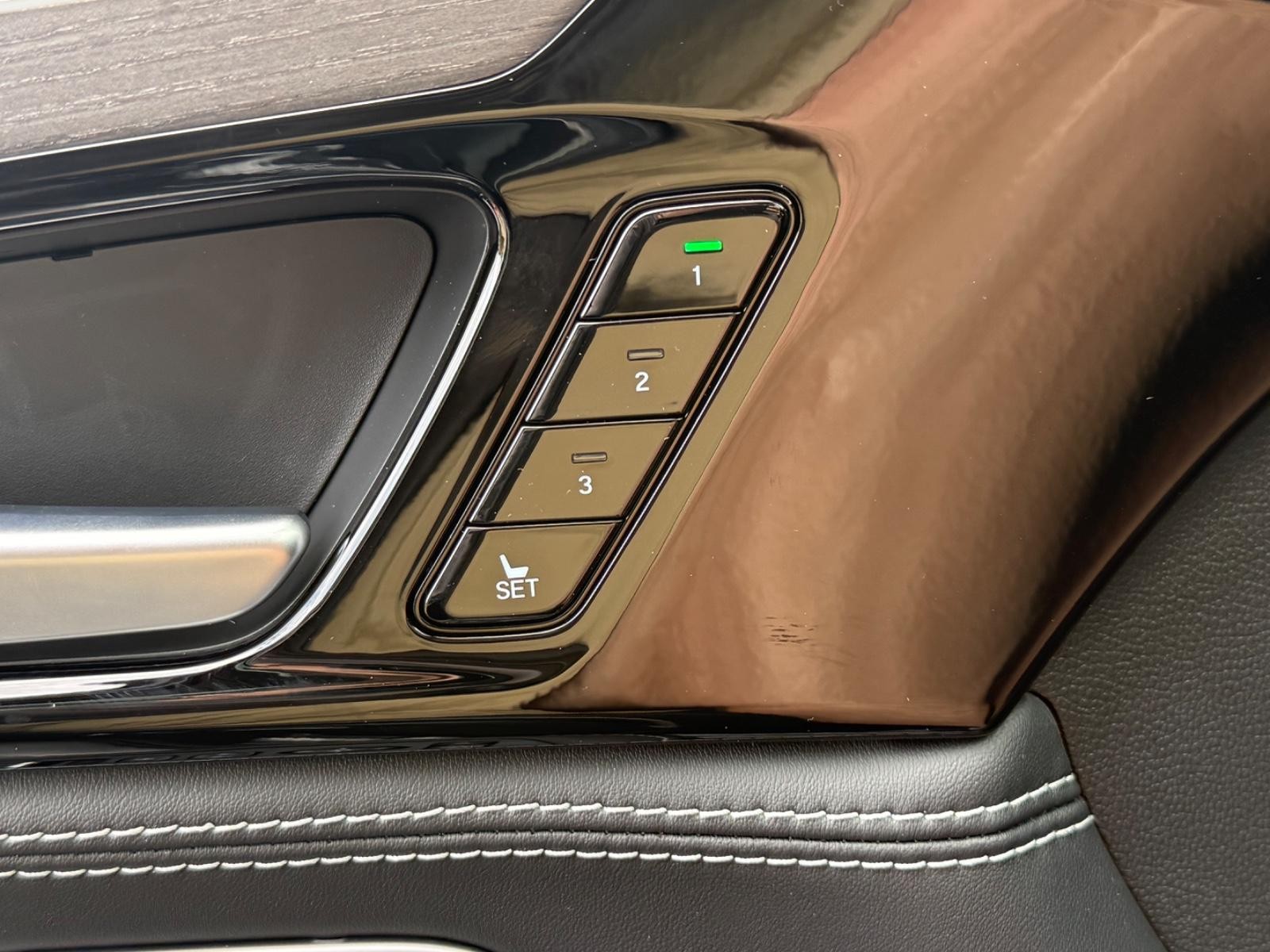 Acura MDX Vehicle Image 11