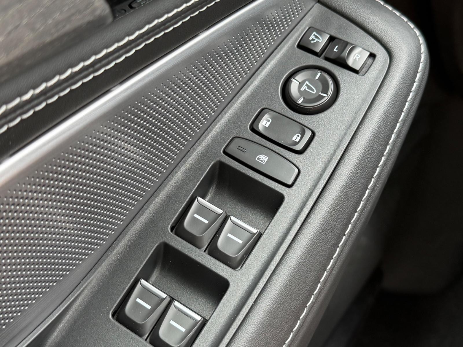 Acura MDX Vehicle Image 16
