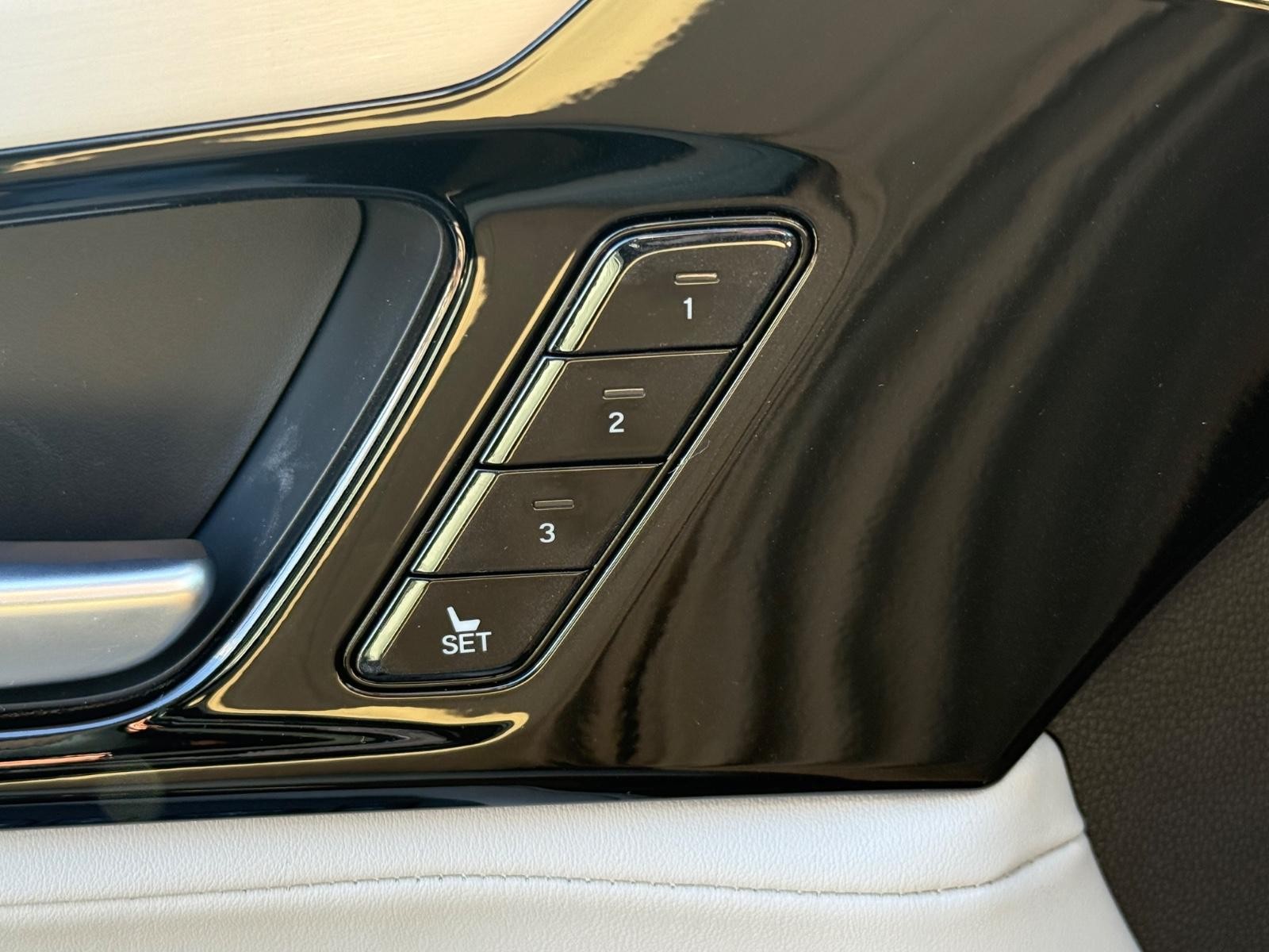 Acura MDX Vehicle Image 11