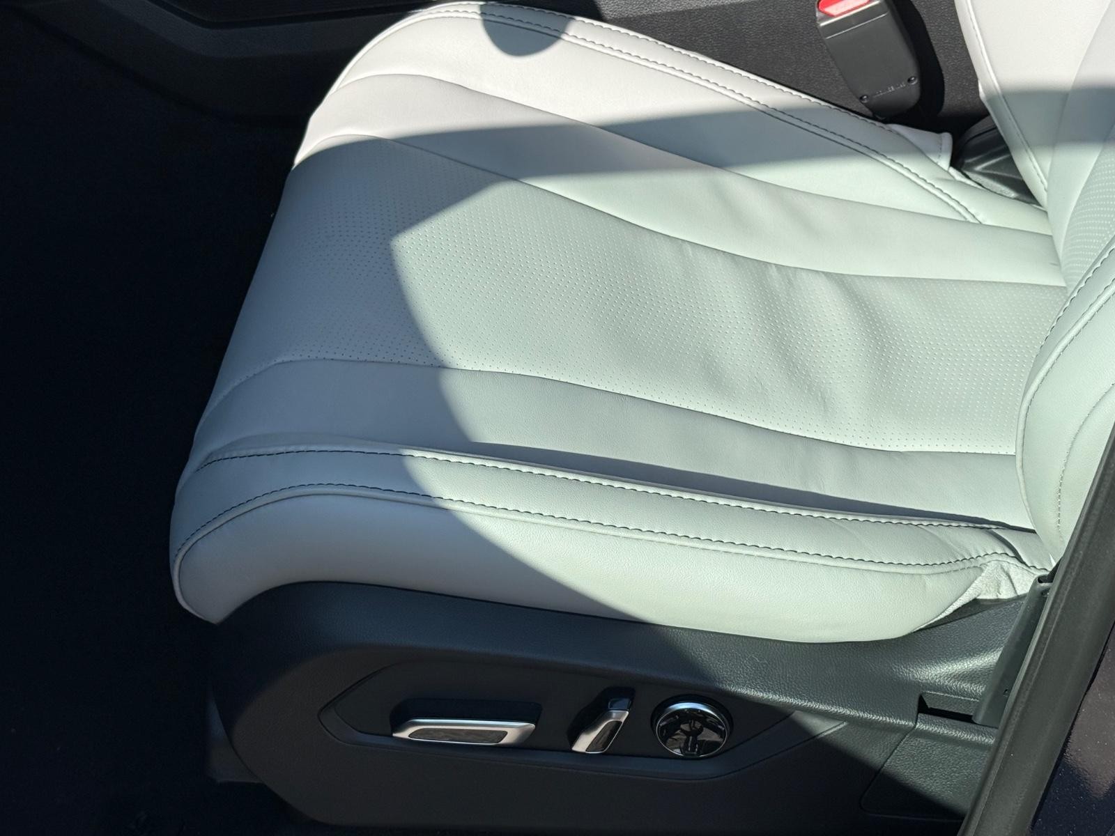 Acura MDX Vehicle Image 17