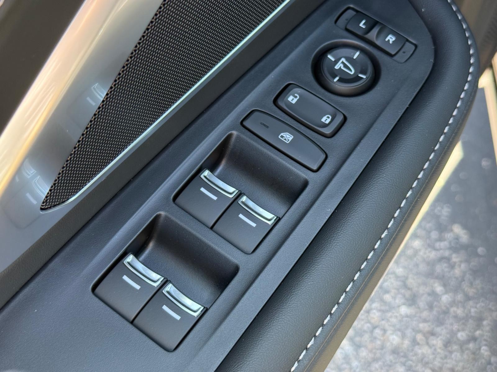 Acura RDX Vehicle Image 16