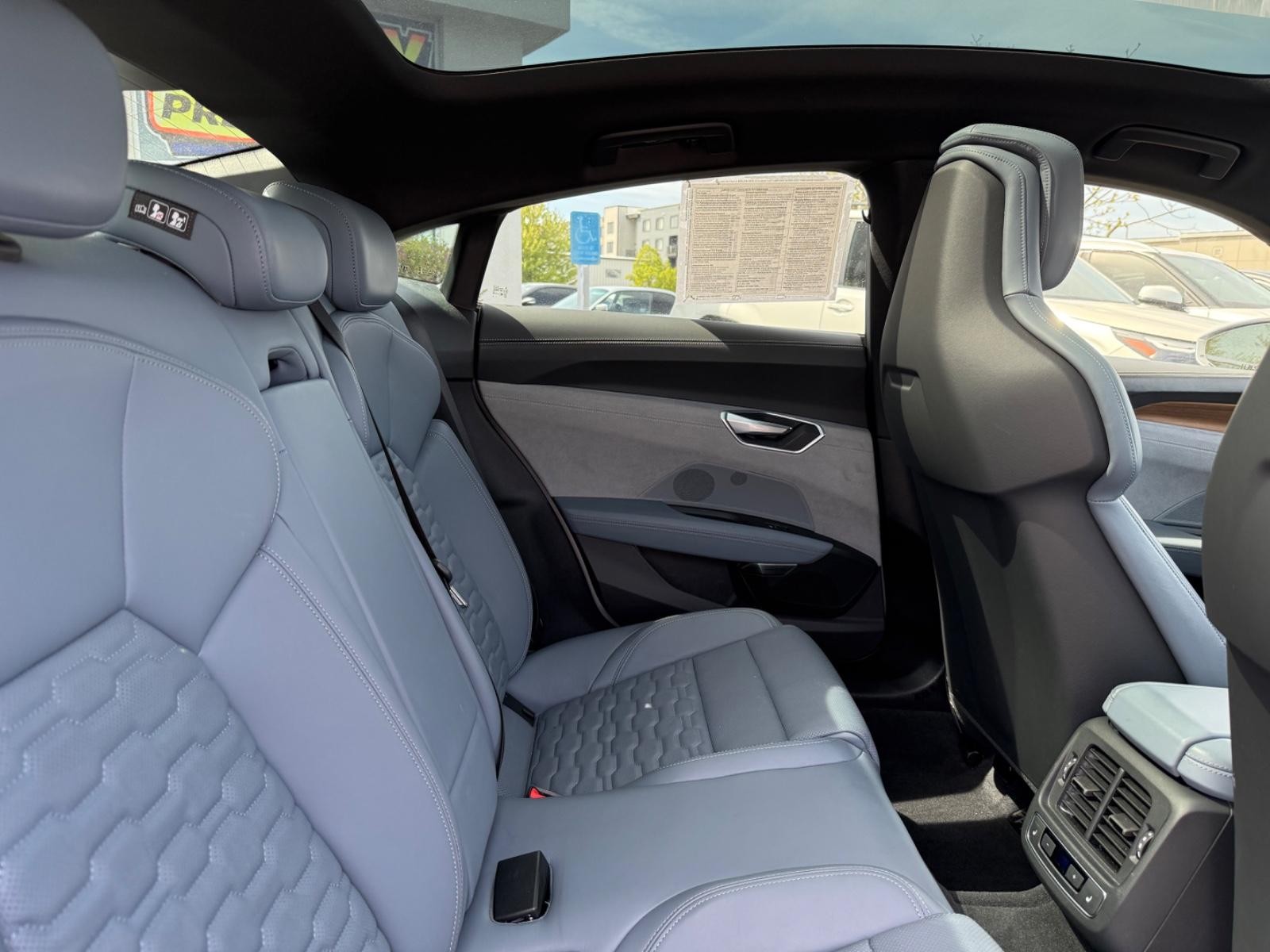 Audi e-tron GT Vehicle Image 10