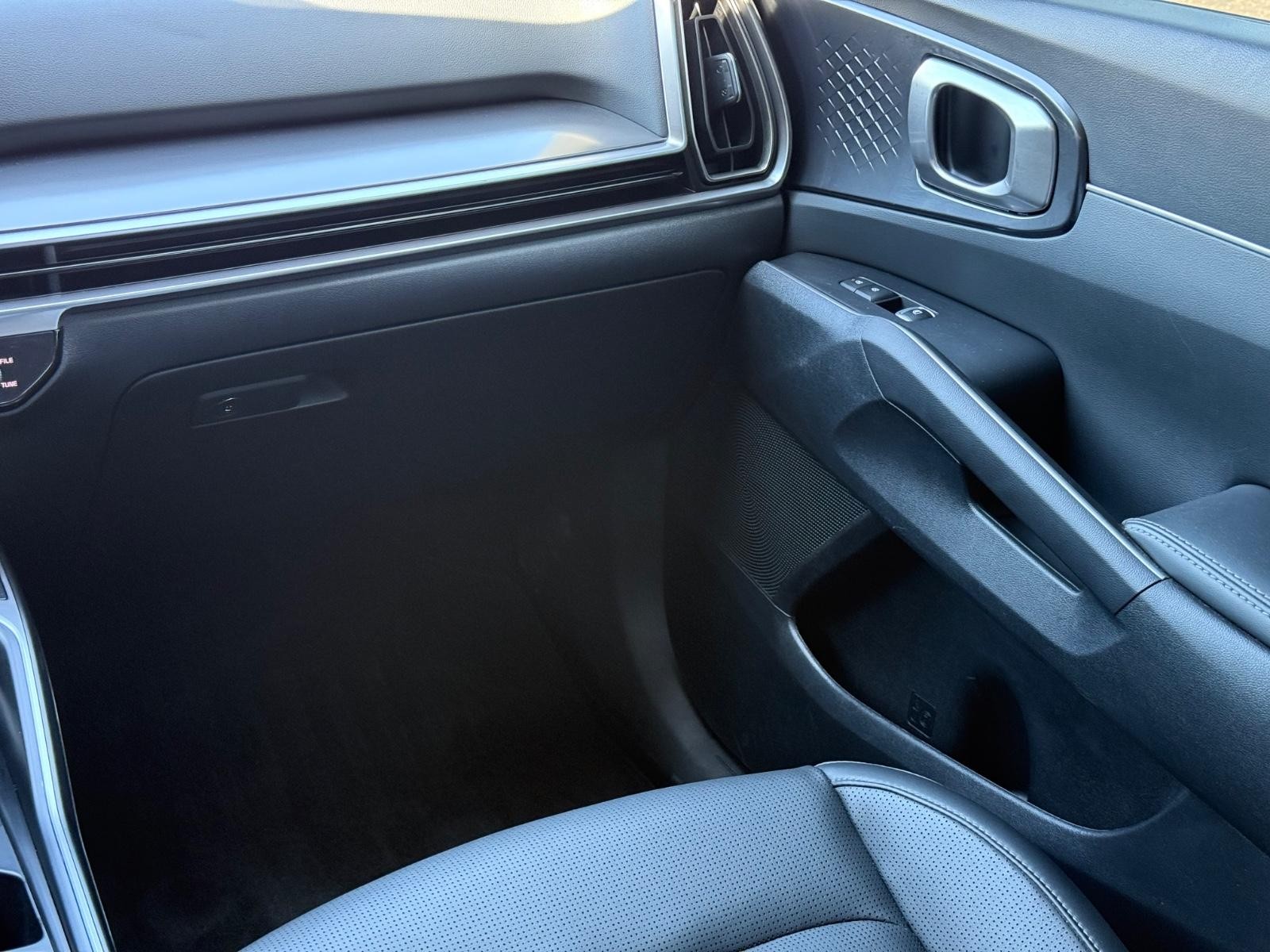 Kia Sorento Vehicle Image 15