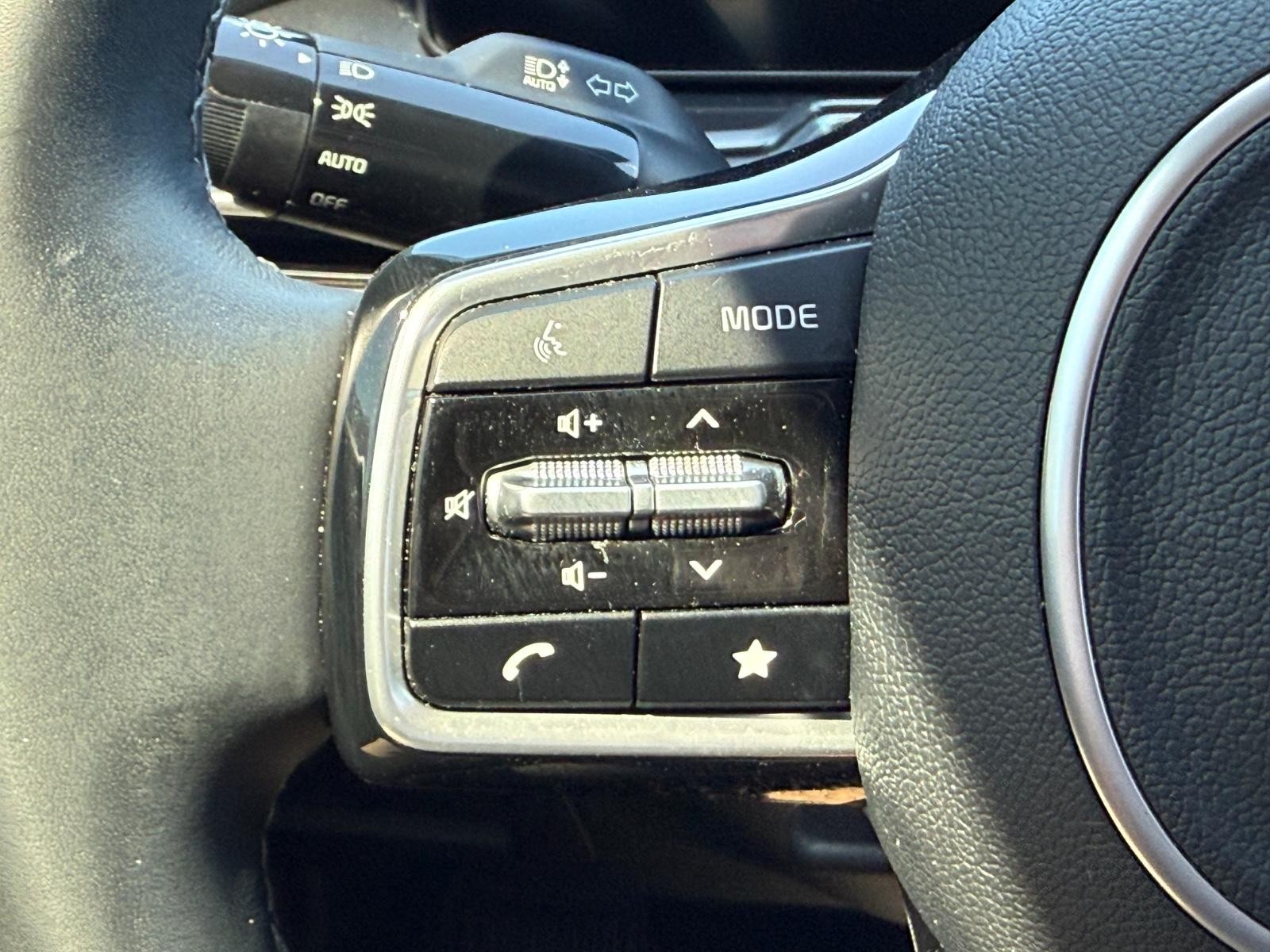 Kia Sorento Vehicle Image 16