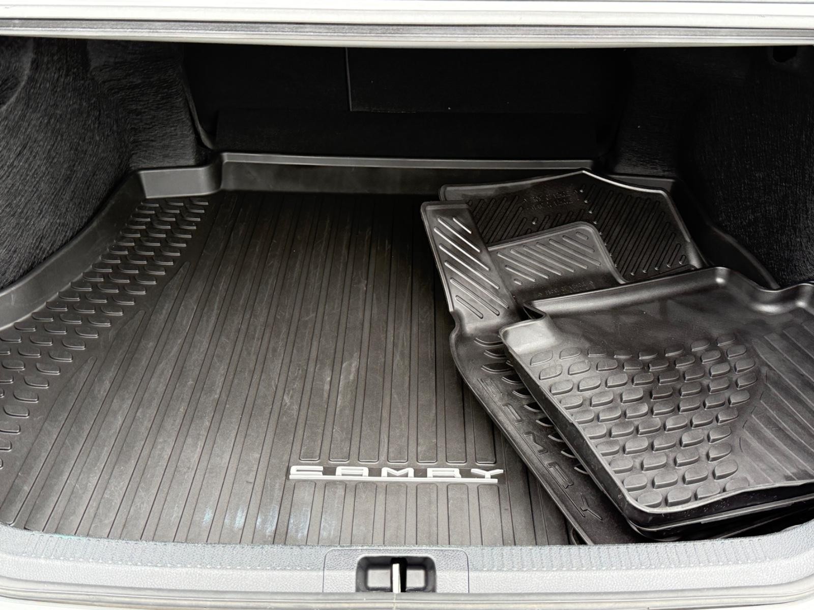 Toyota Camry Vehicle Image 05