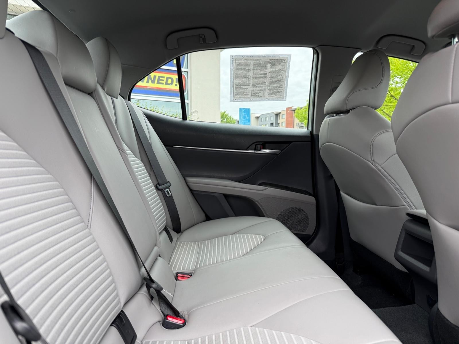 Toyota Camry Vehicle Image 10