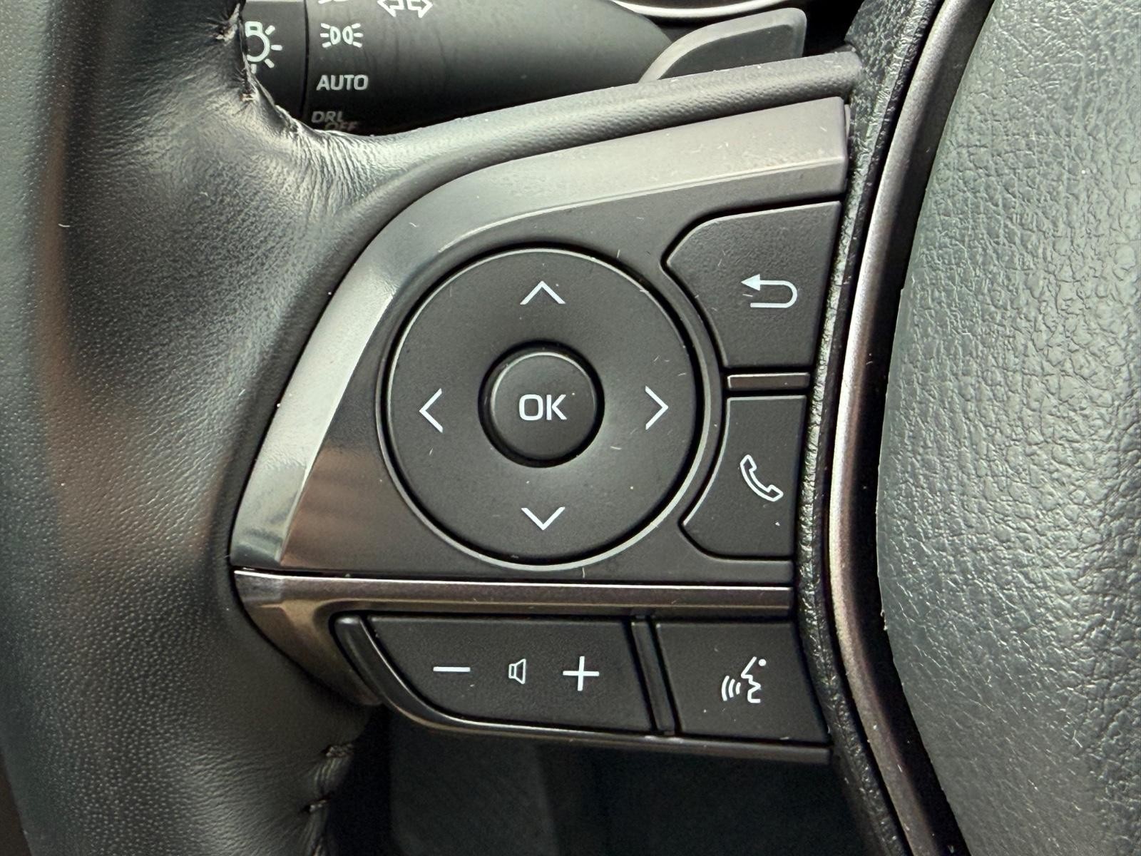 Toyota Camry Vehicle Image 16