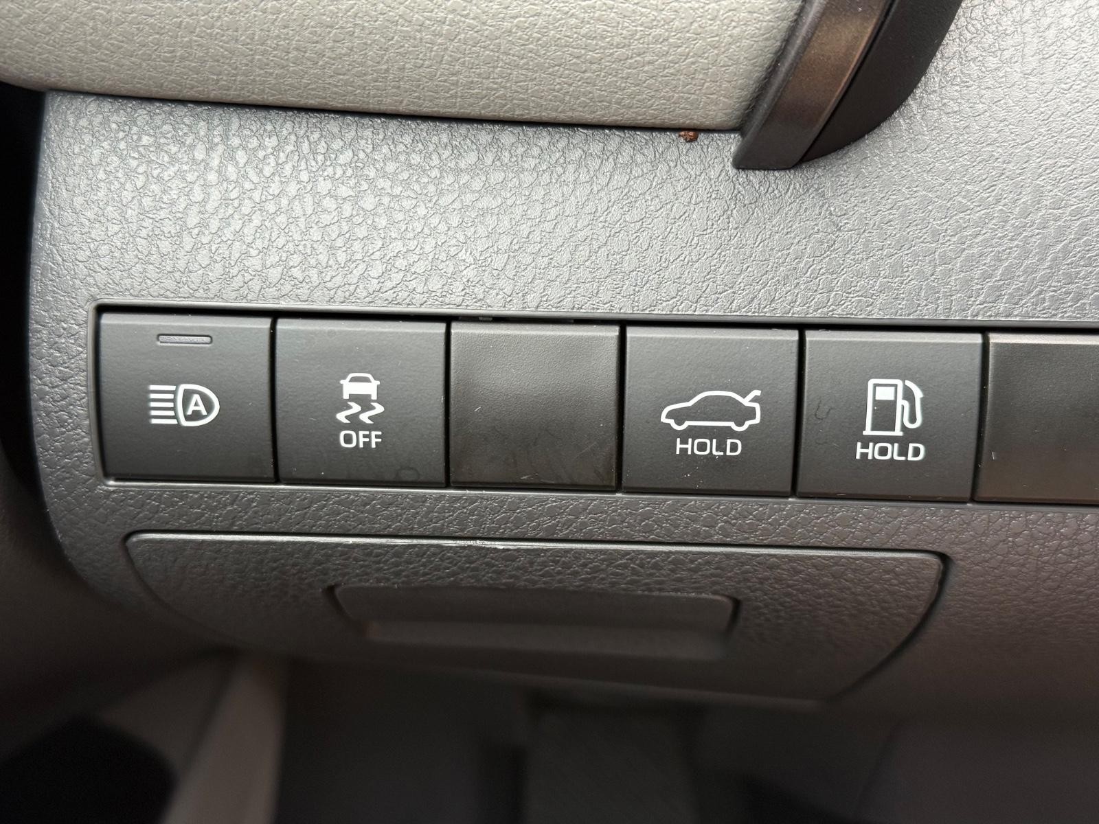 Toyota Camry Vehicle Image 21