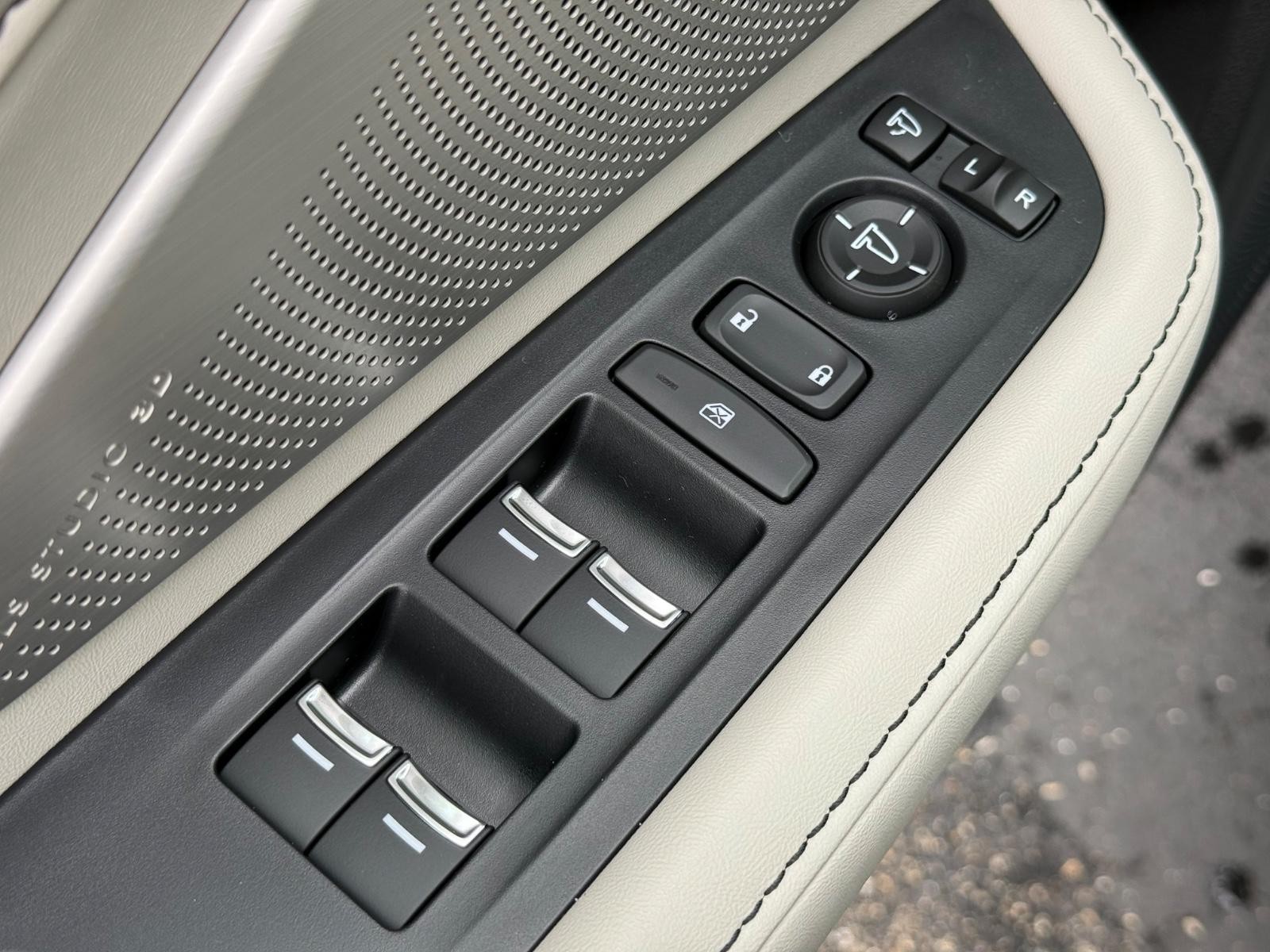 Acura RDX Vehicle Image 16