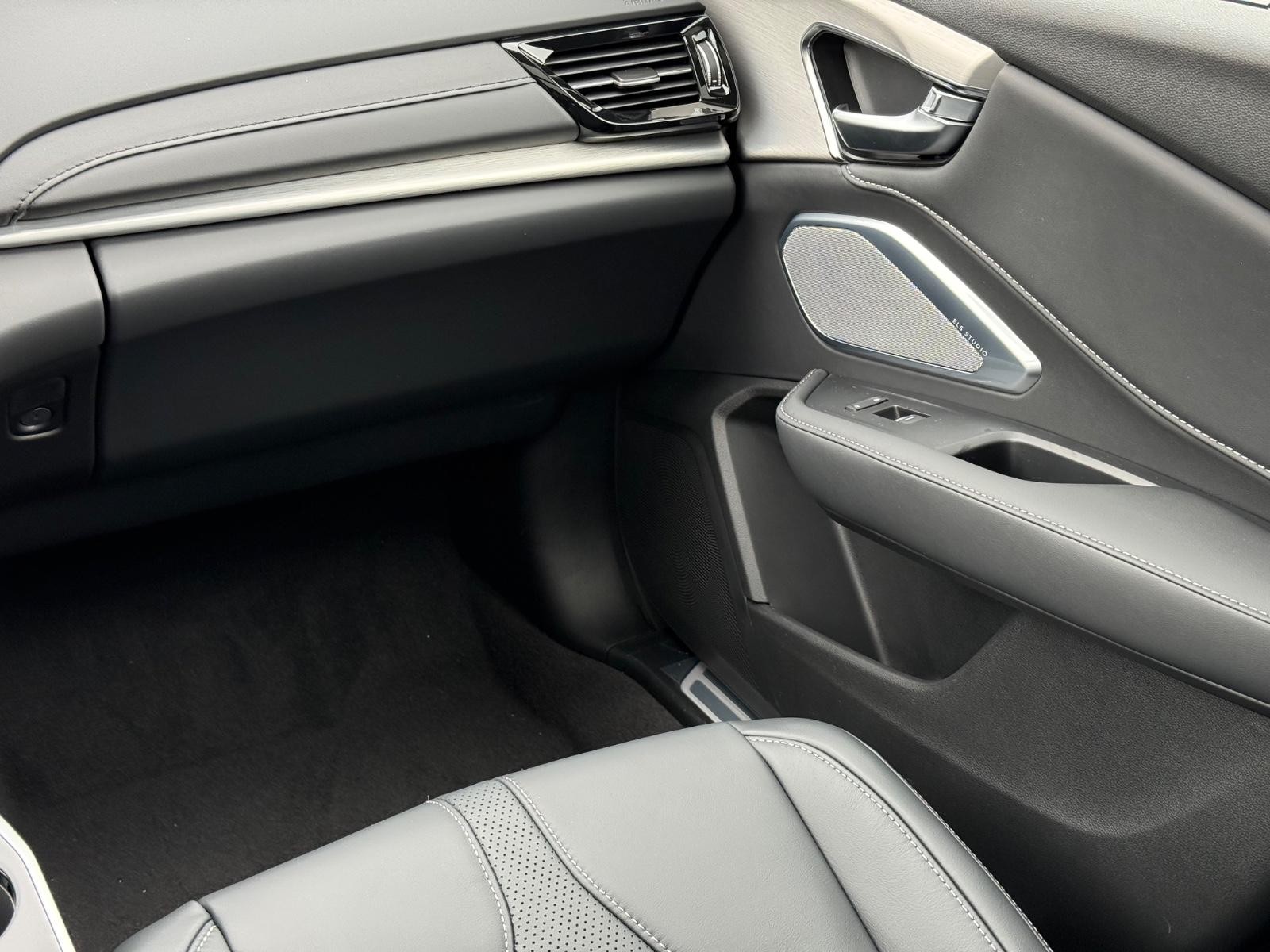 Acura RDX Vehicle Image 10