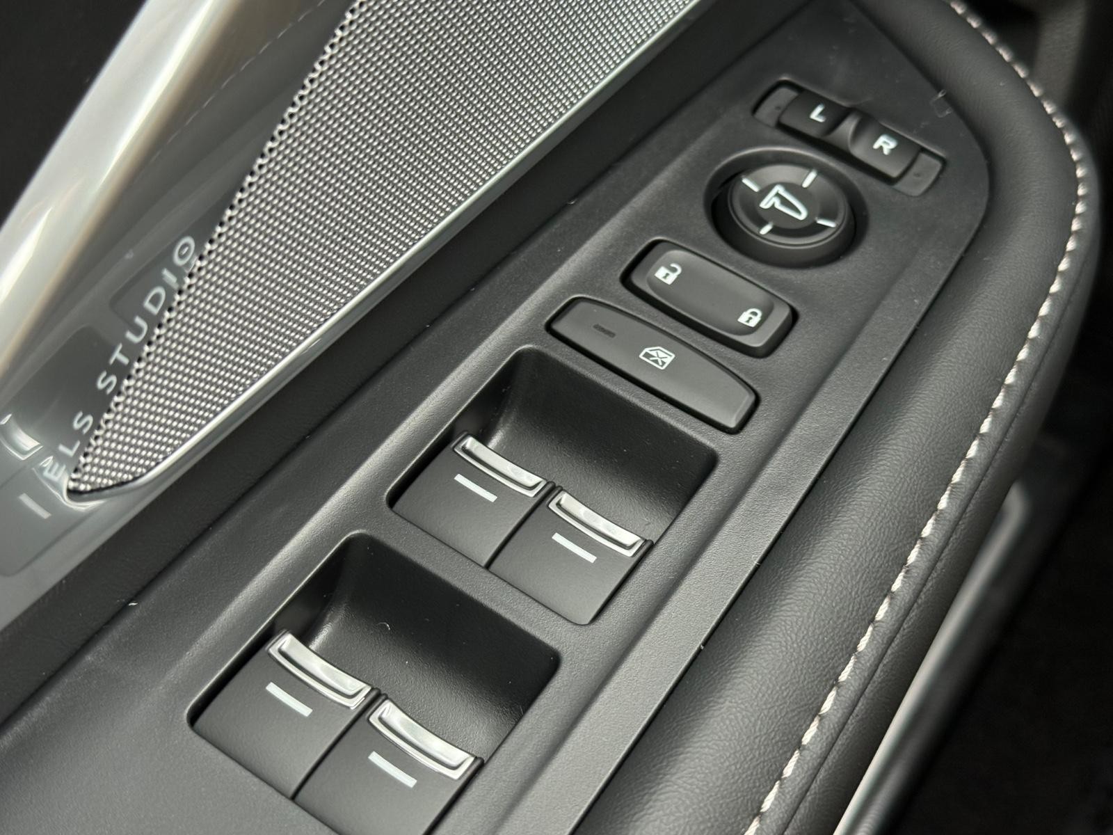 Acura RDX Vehicle Image 16