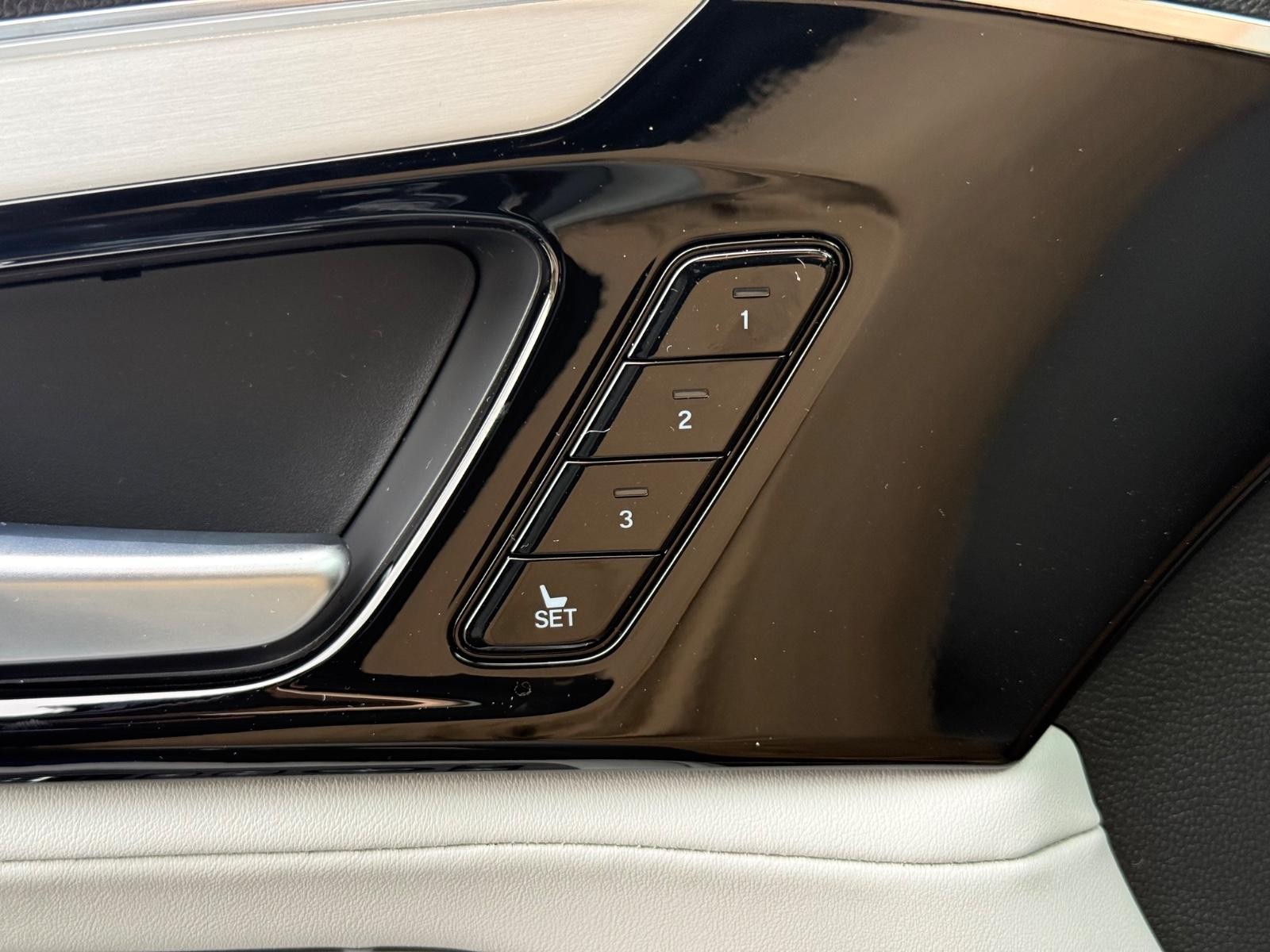 Acura MDX Vehicle Image 11