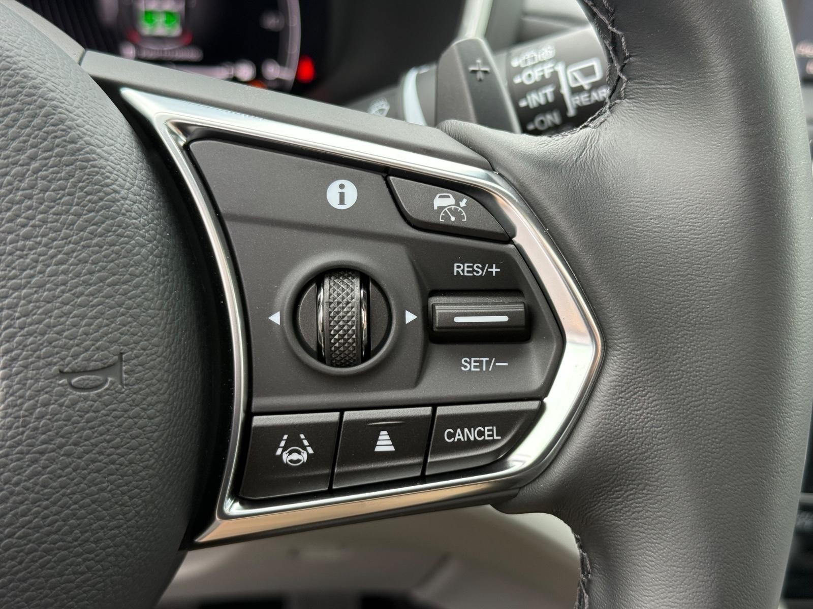 Acura MDX Vehicle Image 13