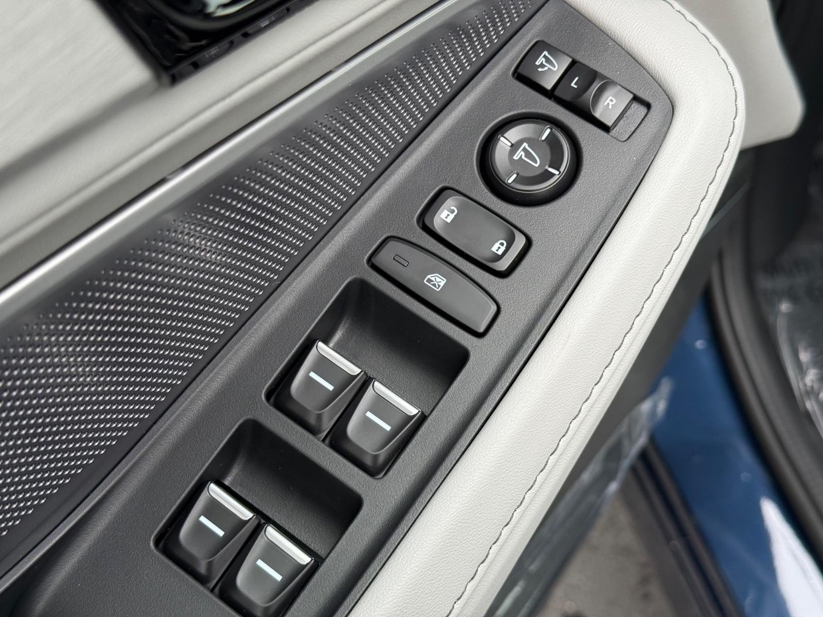 Acura MDX Vehicle Image 16