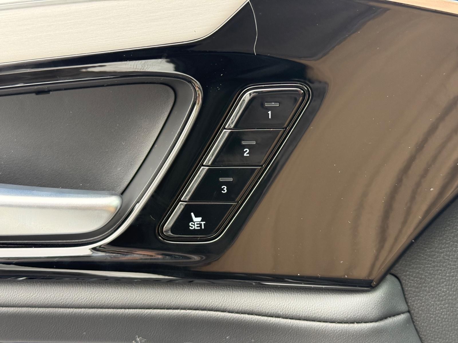 Acura MDX Vehicle Image 11