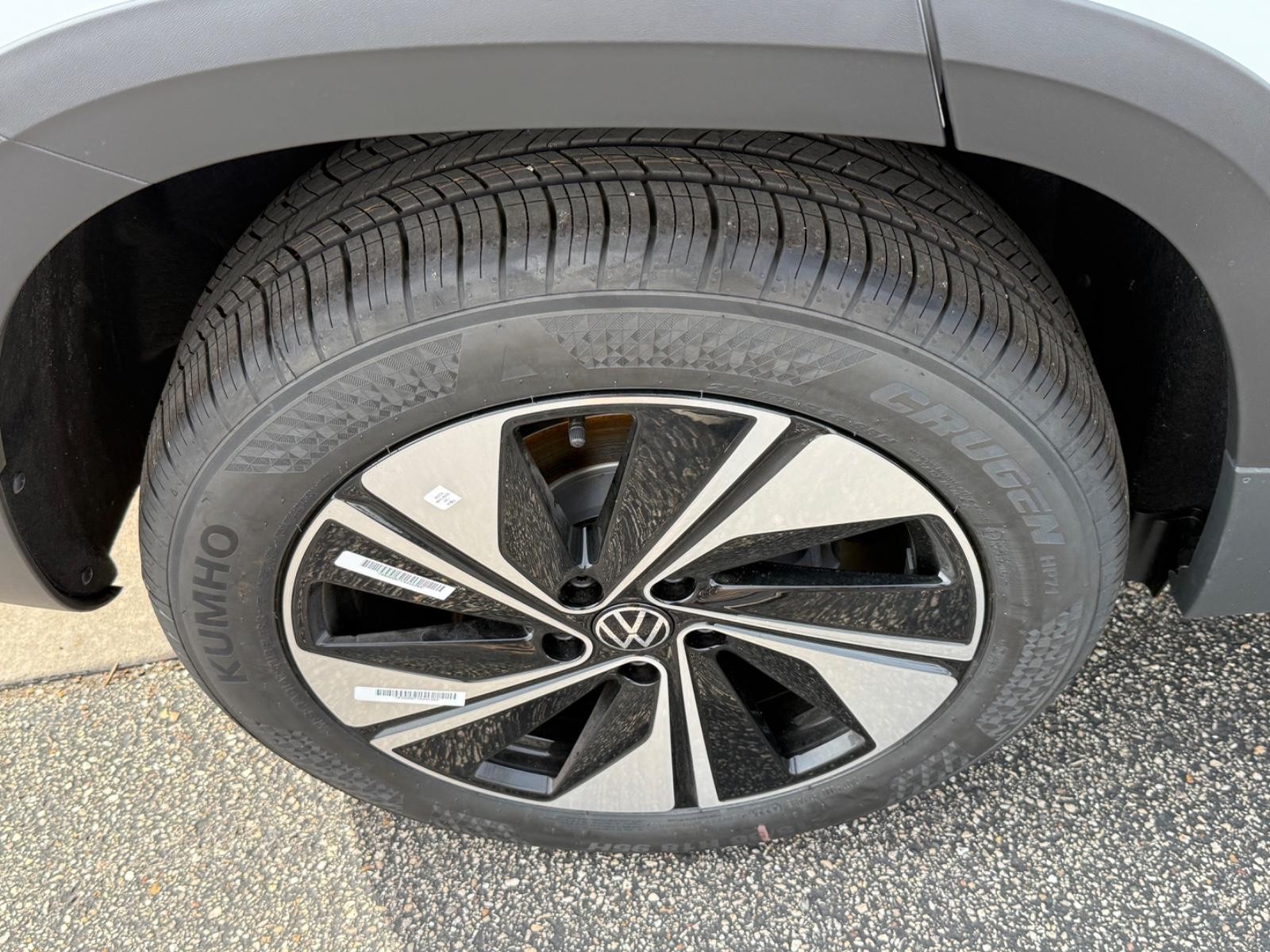 Volkswagen Taos Vehicle Image 04