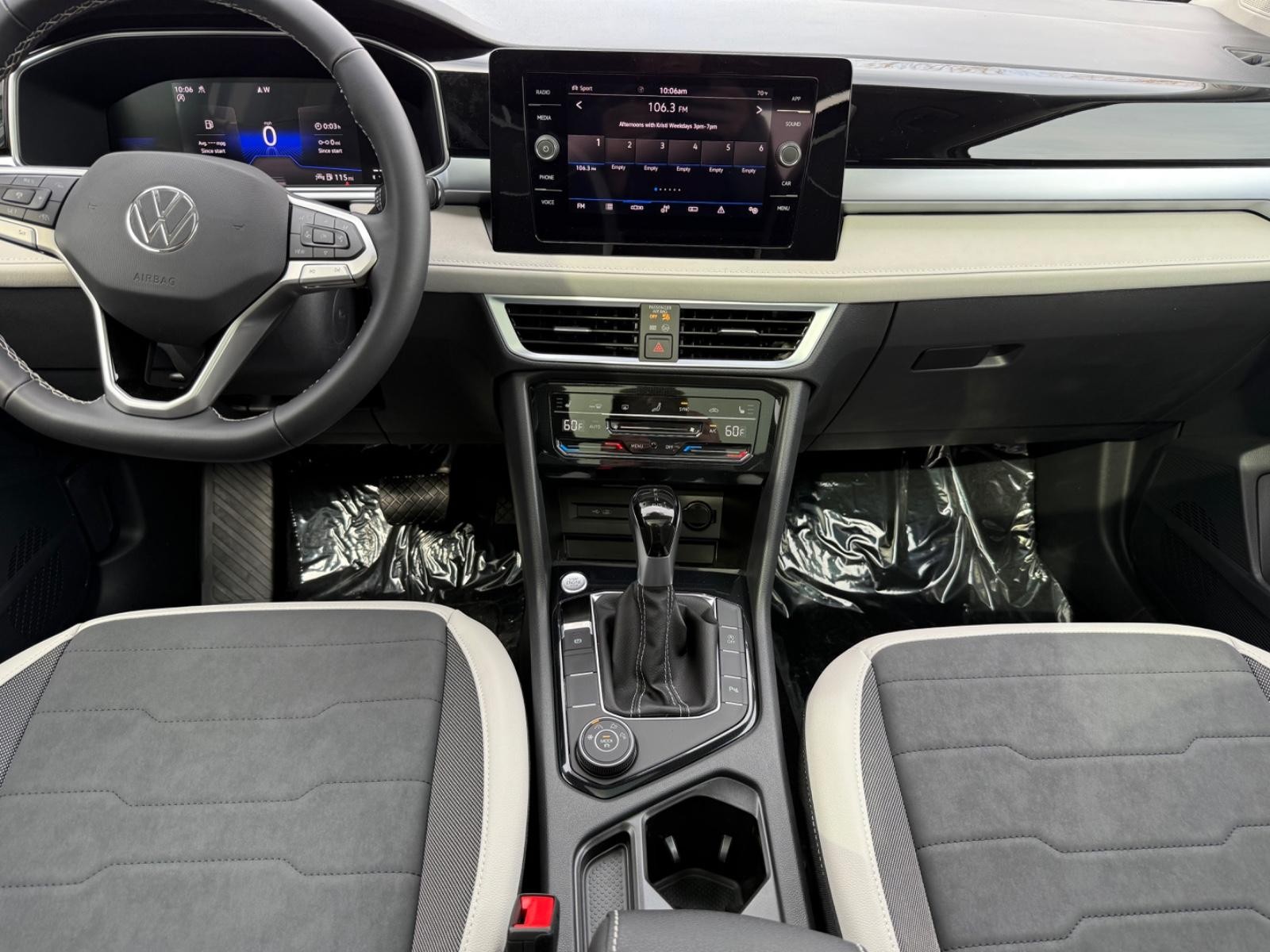 Volkswagen Taos Vehicle Image 06