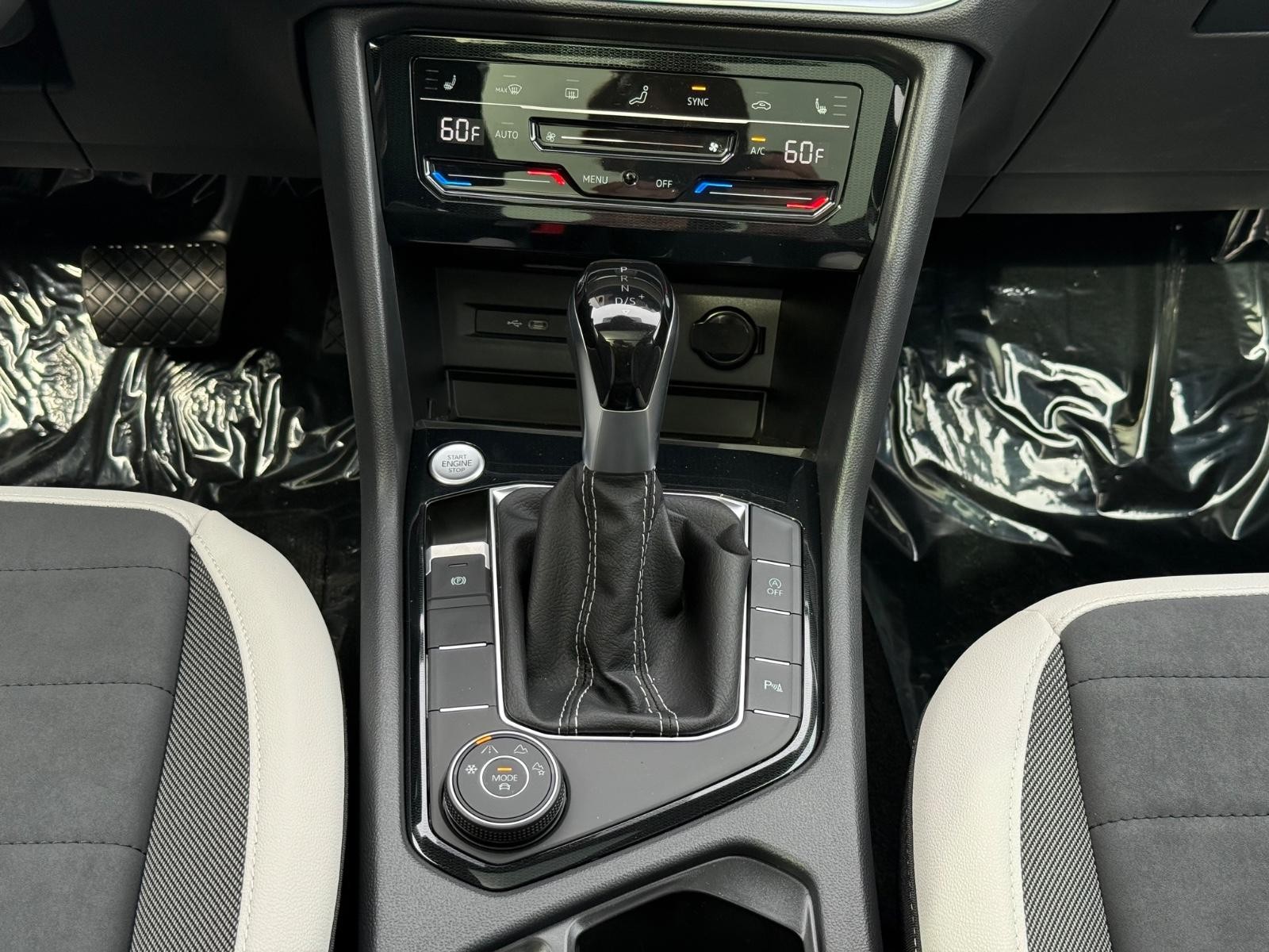 Volkswagen Taos Vehicle Image 08