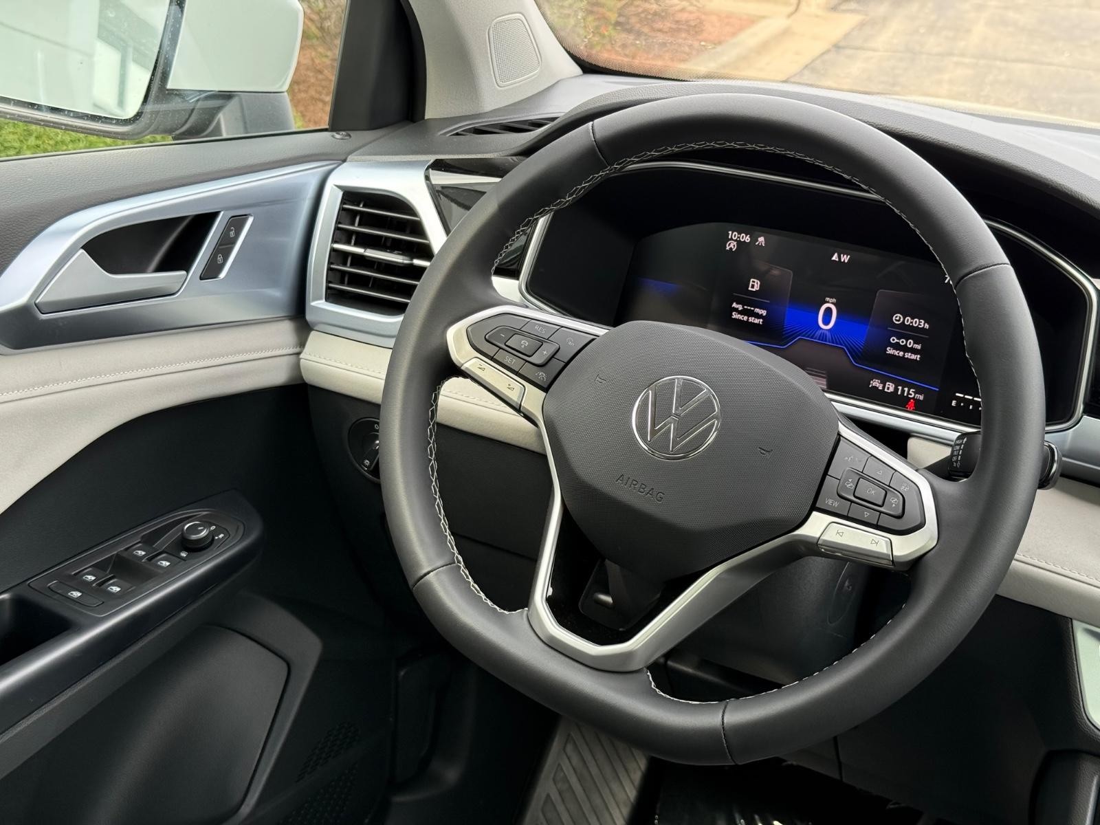 Volkswagen Taos Vehicle Image 09