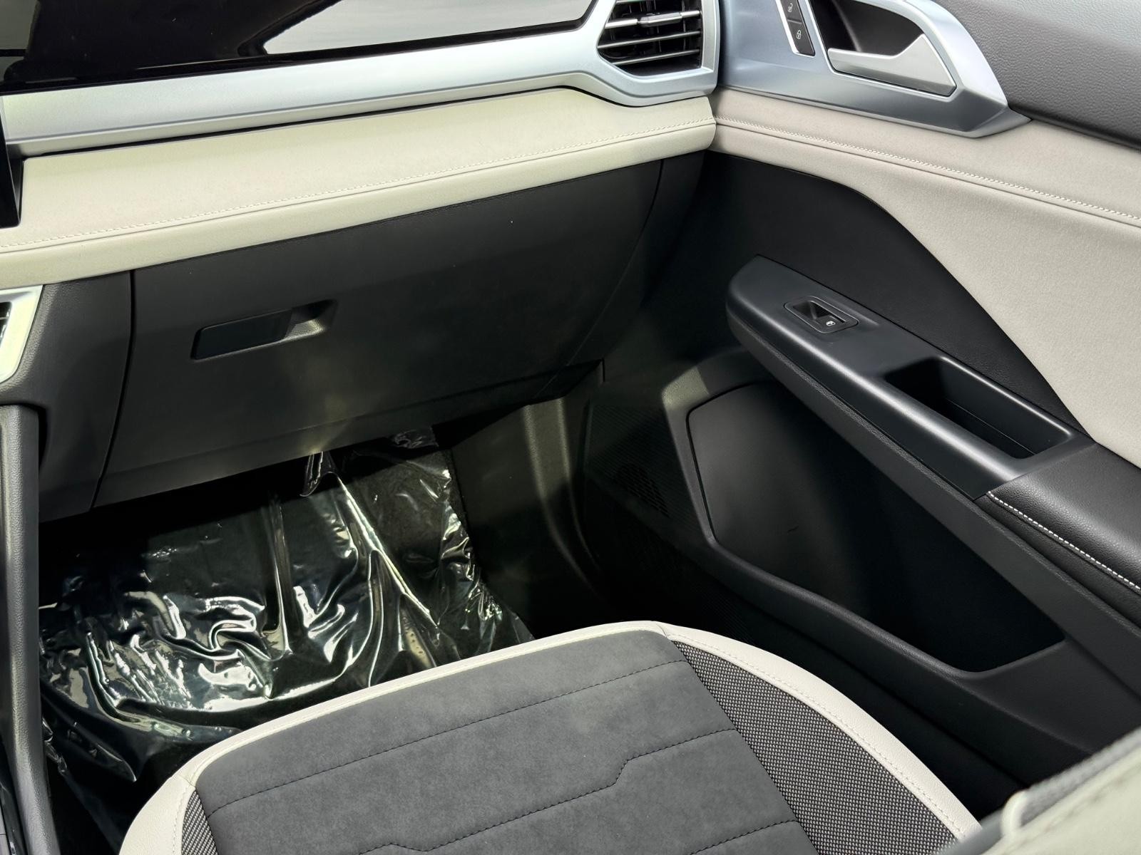 Volkswagen Taos Vehicle Image 10