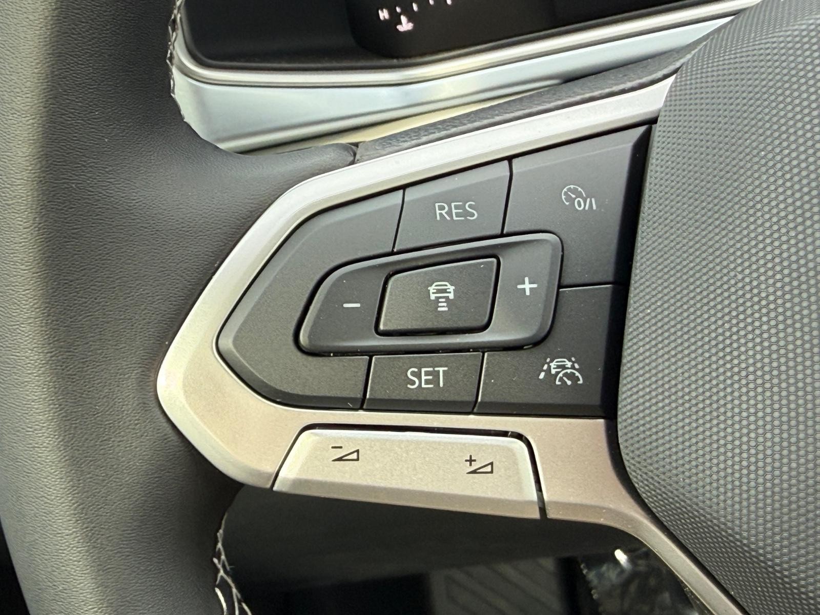 Volkswagen Taos Vehicle Image 11