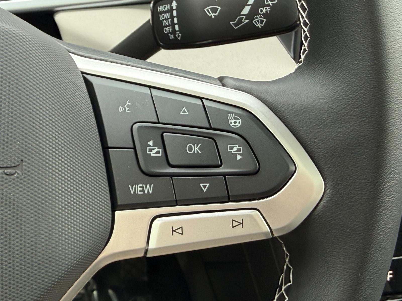 Volkswagen Taos Vehicle Image 12