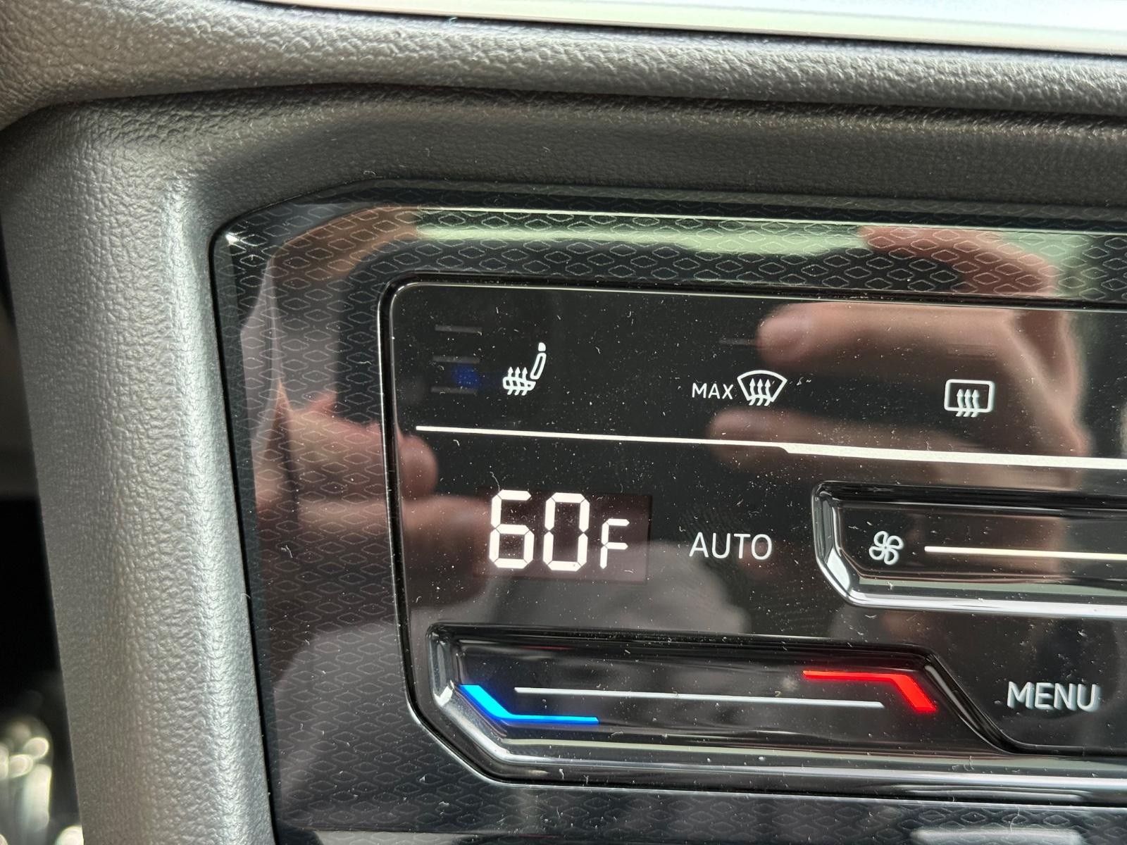 Volkswagen Taos Vehicle Image 13