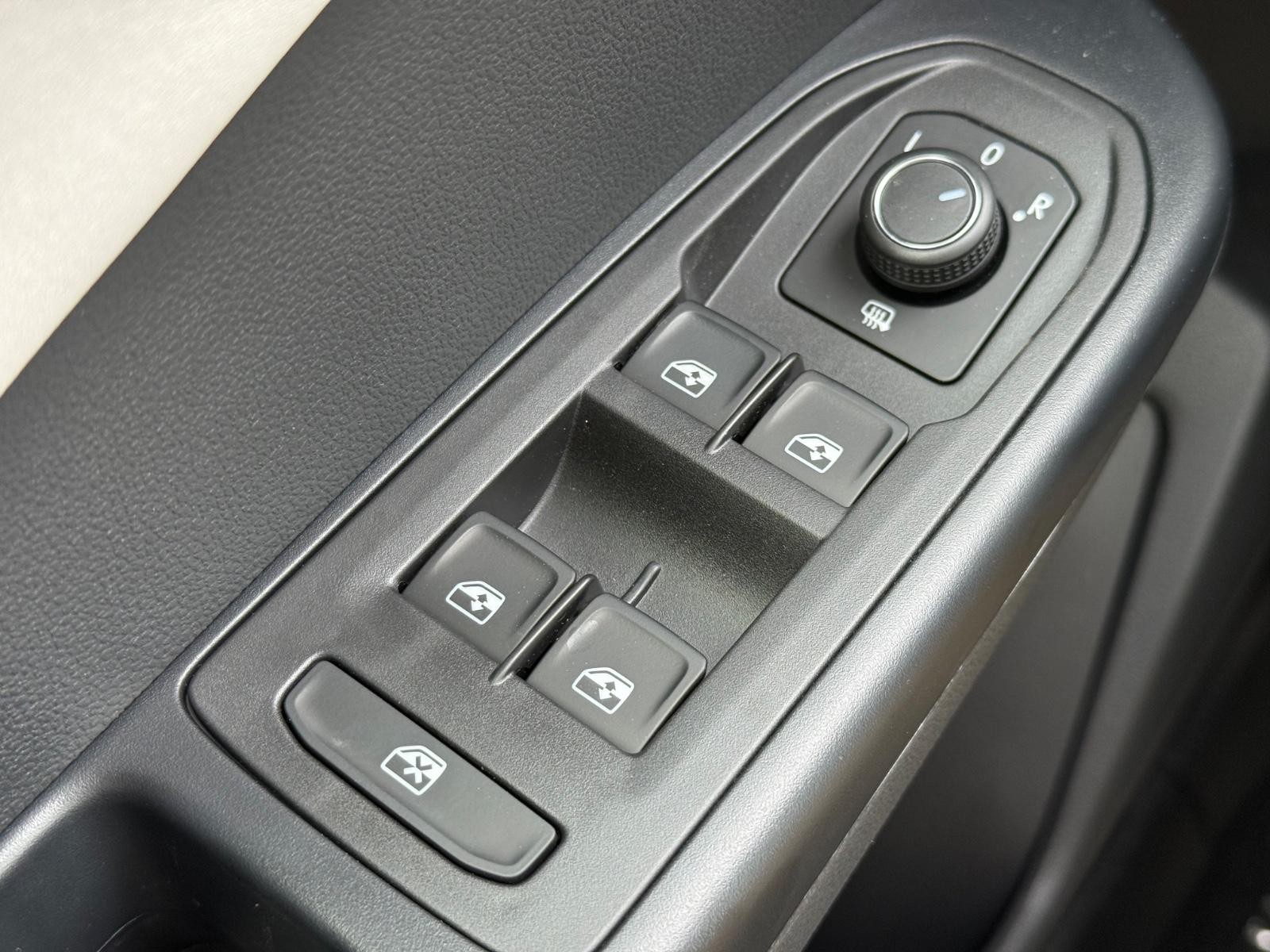 Volkswagen Taos Vehicle Image 14