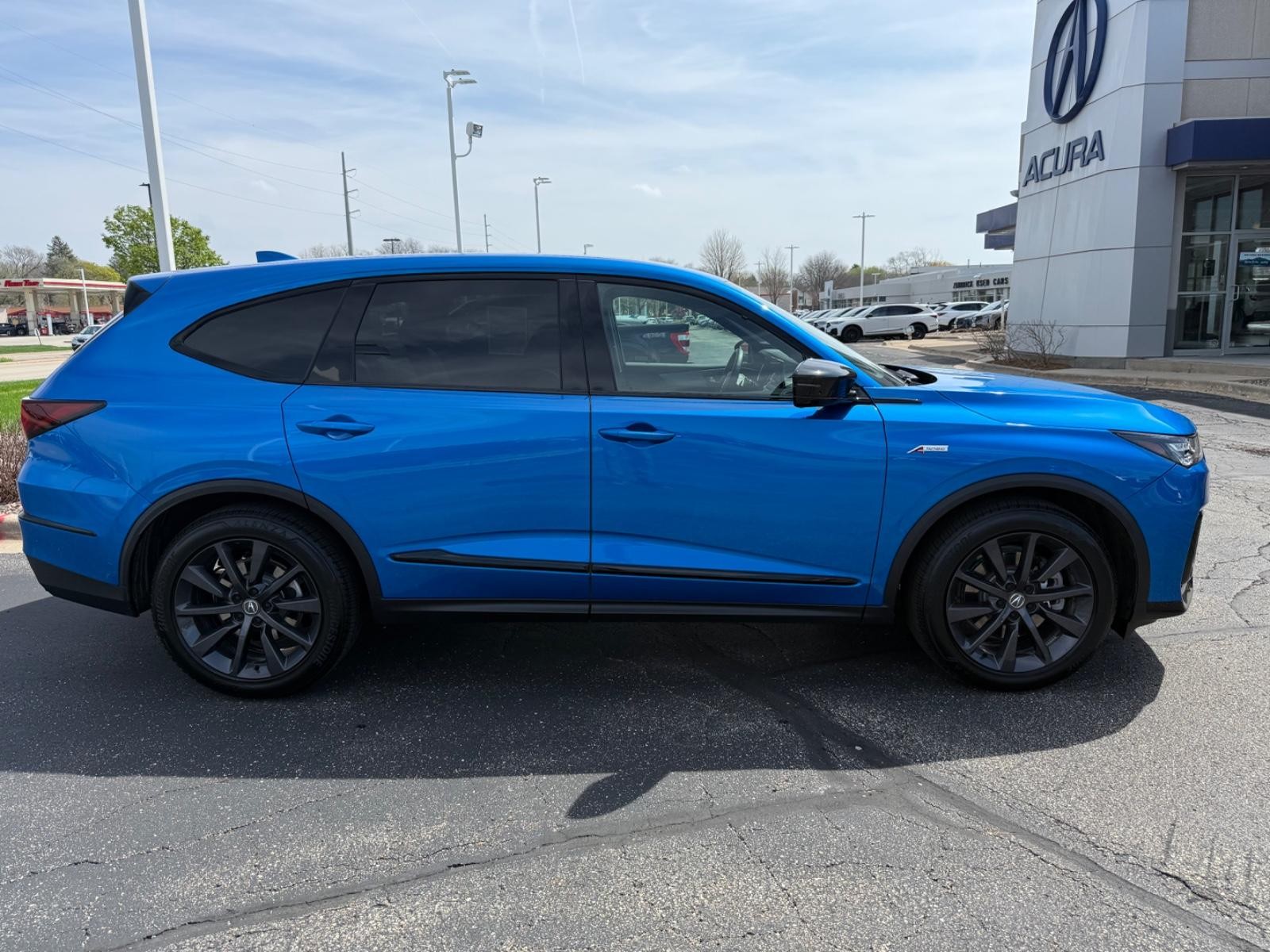 Acura MDX Vehicle Full-screen Gallery Image 02