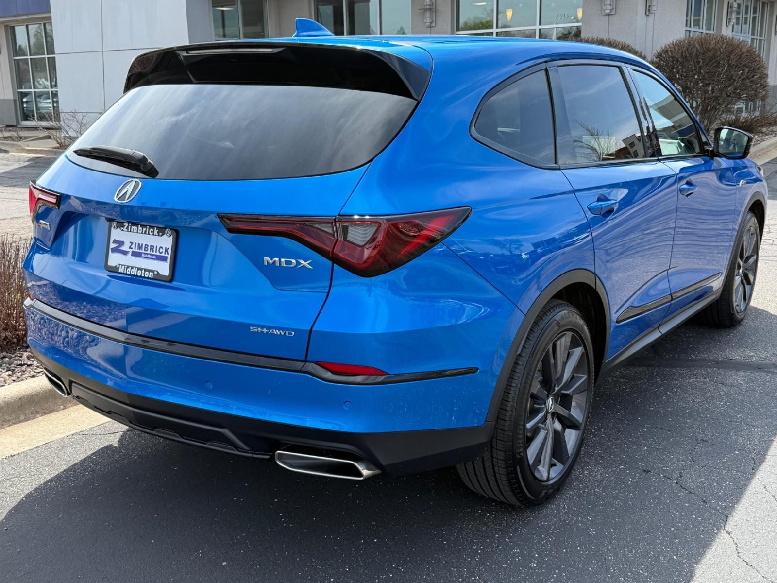 Acura MDX Vehicle Full-screen Gallery Image 03