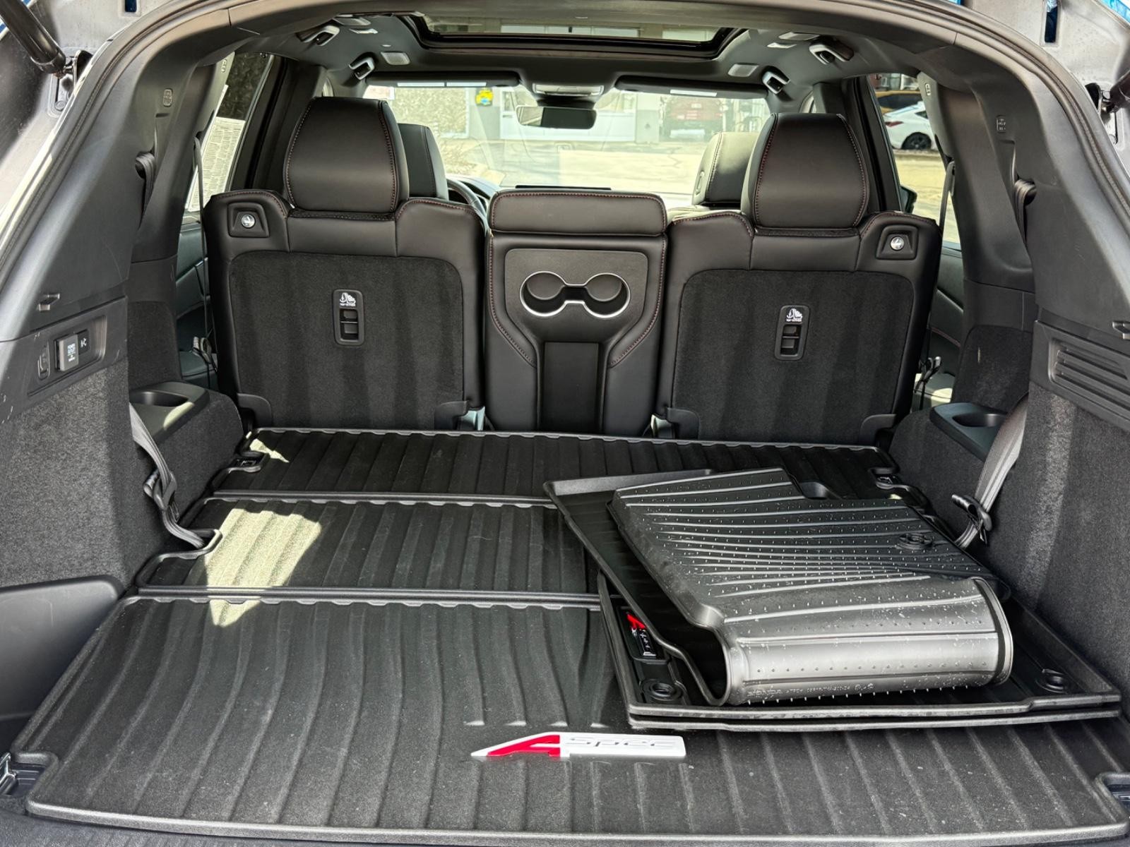 Acura MDX Vehicle Full-screen Gallery Image 05