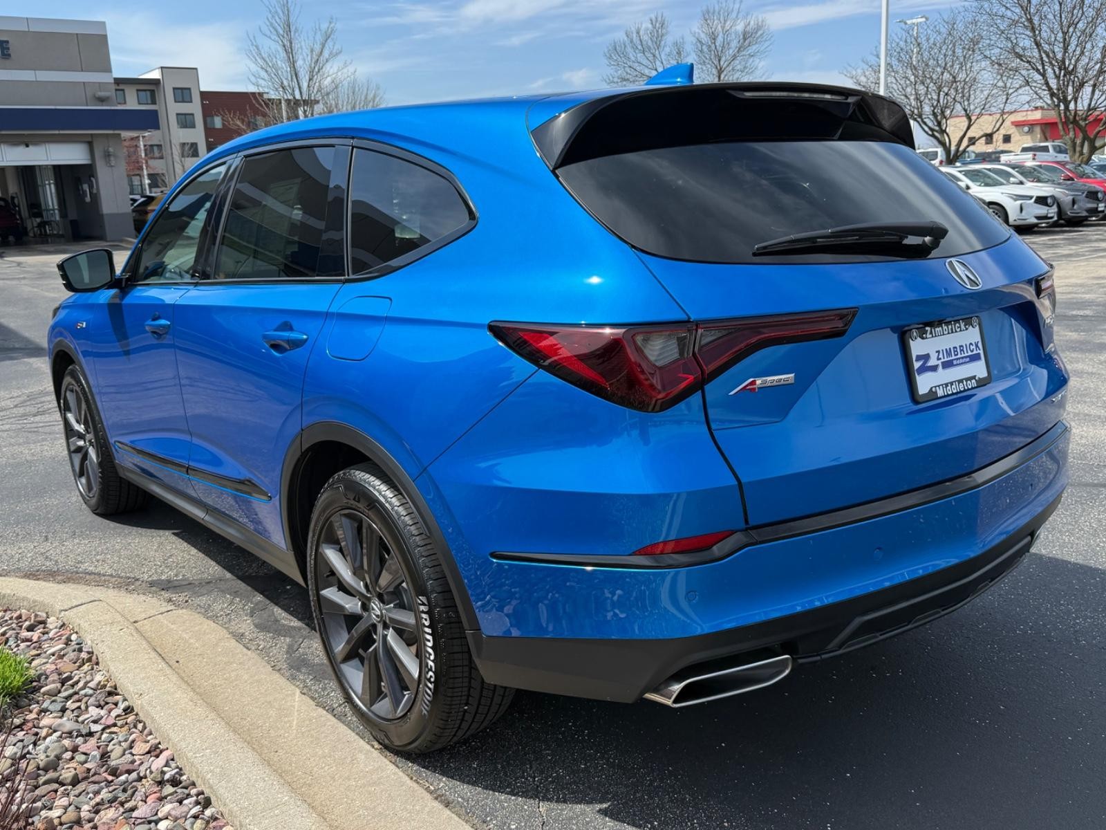 Acura MDX Vehicle Full-screen Gallery Image 06