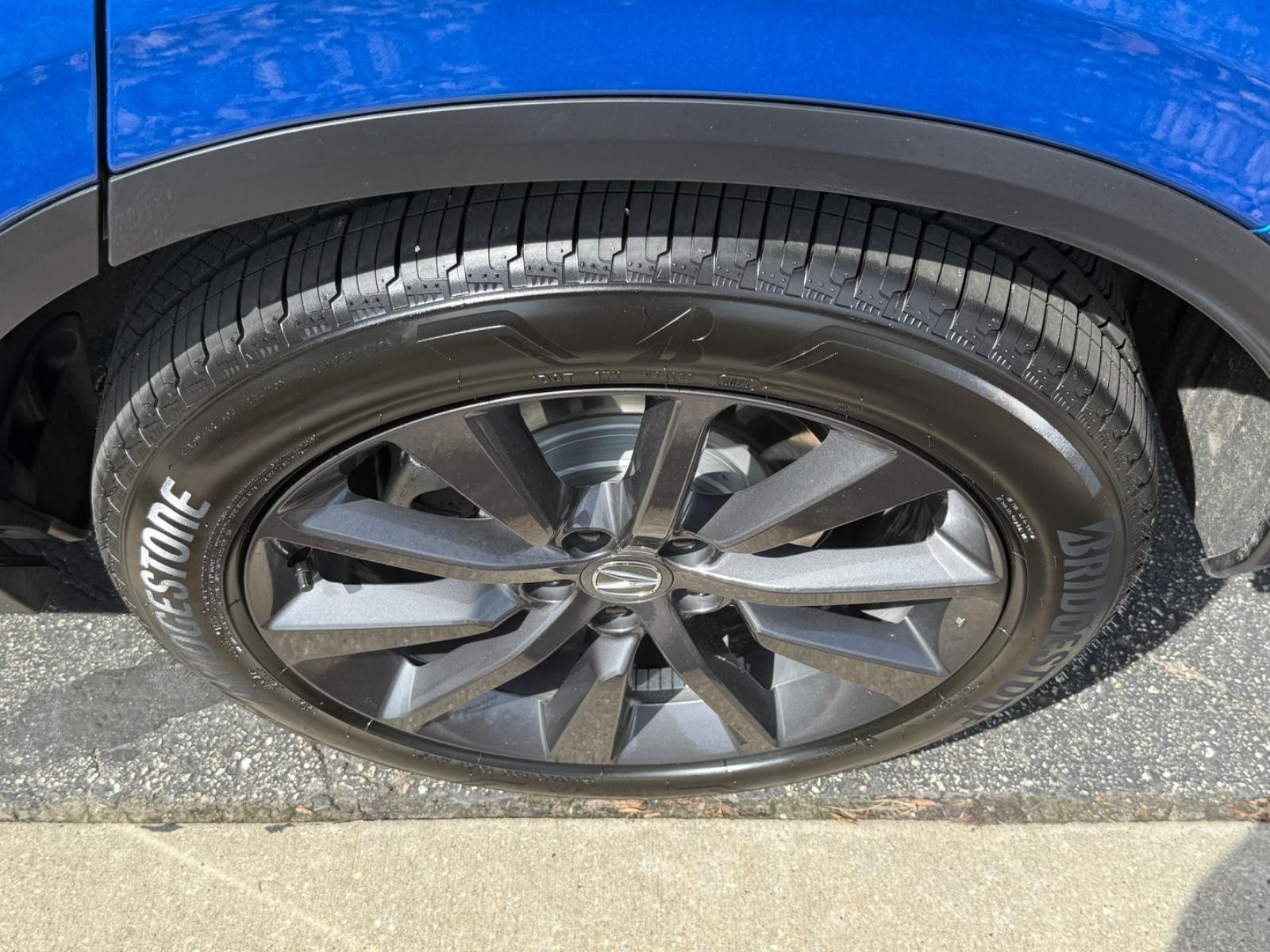 Acura MDX Vehicle Full-screen Gallery Image 07