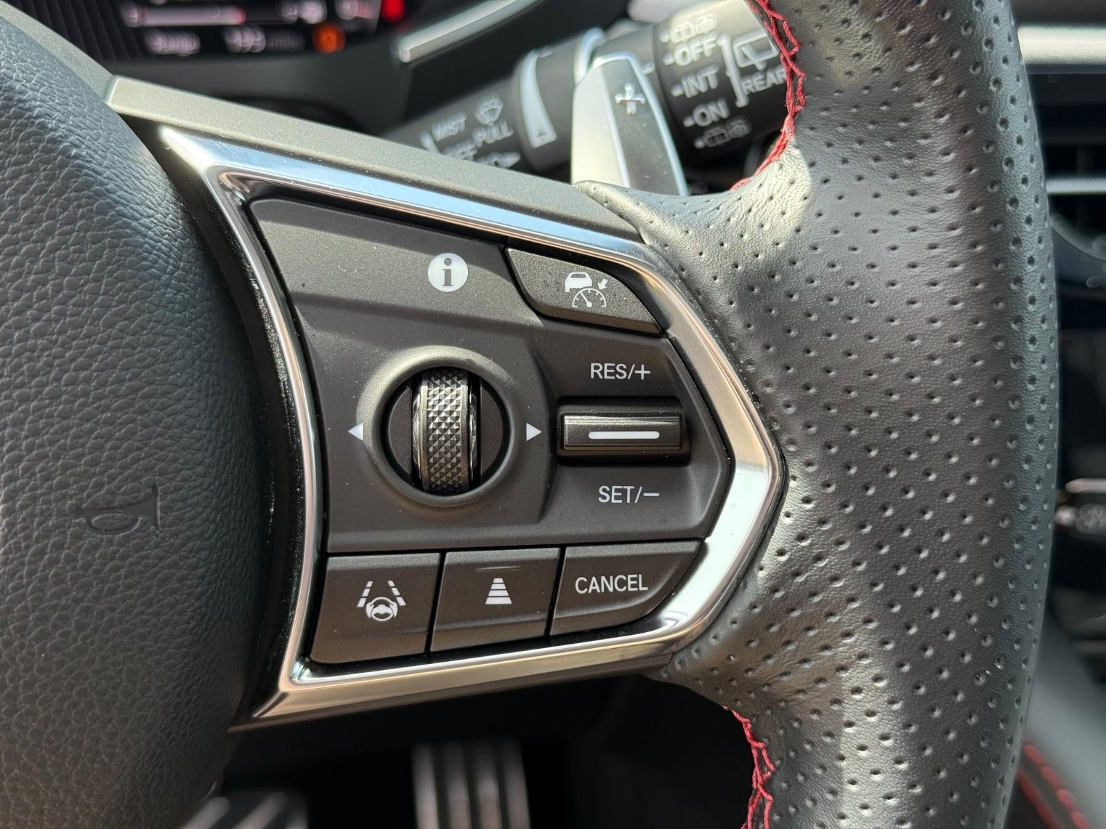 Acura MDX Vehicle Full-screen Gallery Image 18