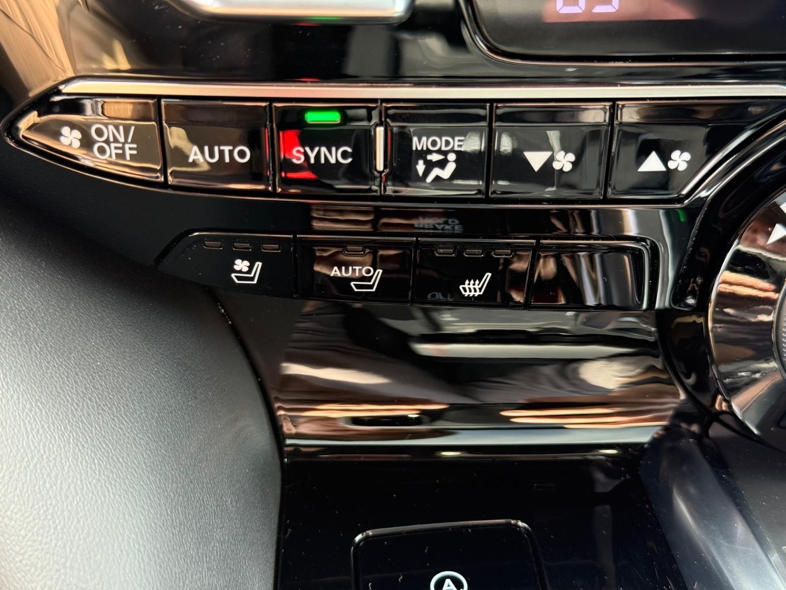 Acura MDX Vehicle Full-screen Gallery Image 21