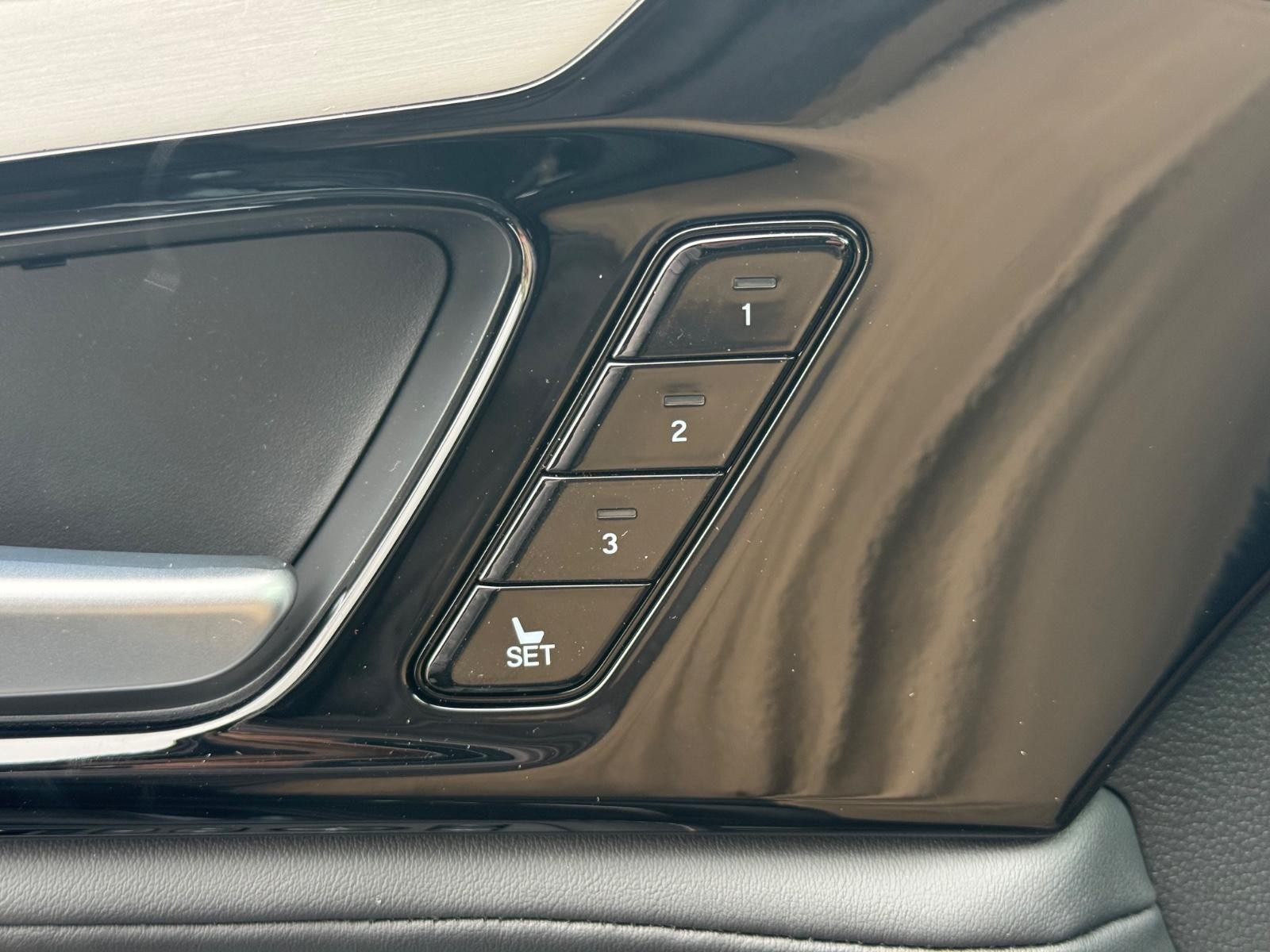 Acura MDX Vehicle Image 11