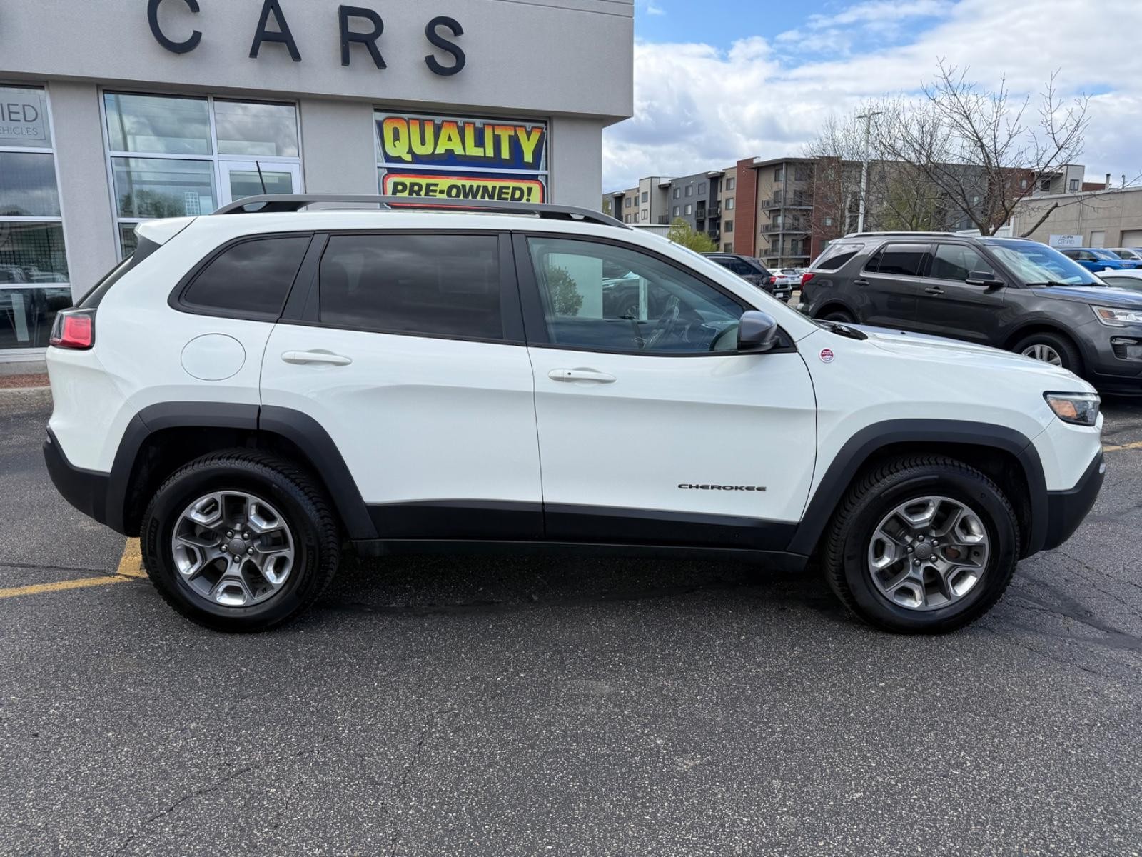 Jeep Cherokee Vehicle Image 02