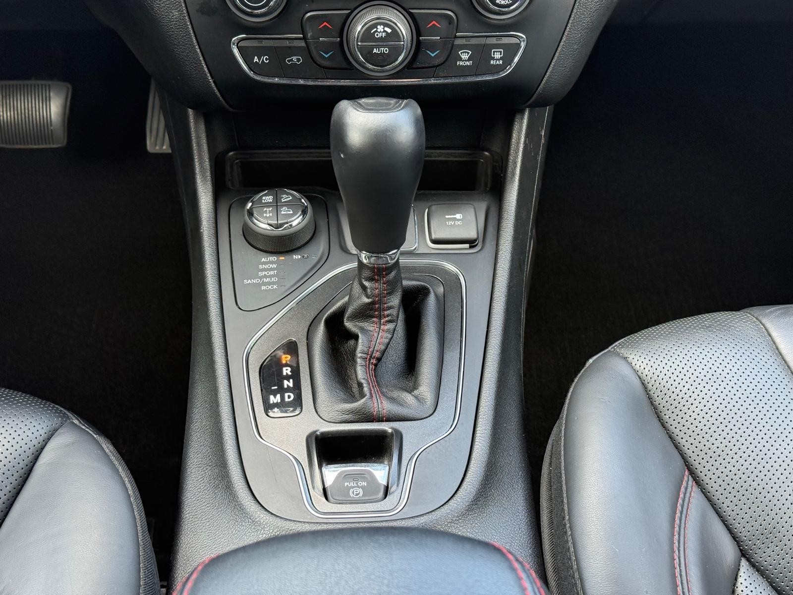 Jeep Cherokee Vehicle Image 13