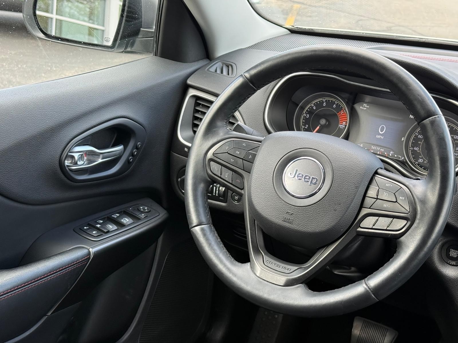 Jeep Cherokee Vehicle Image 14