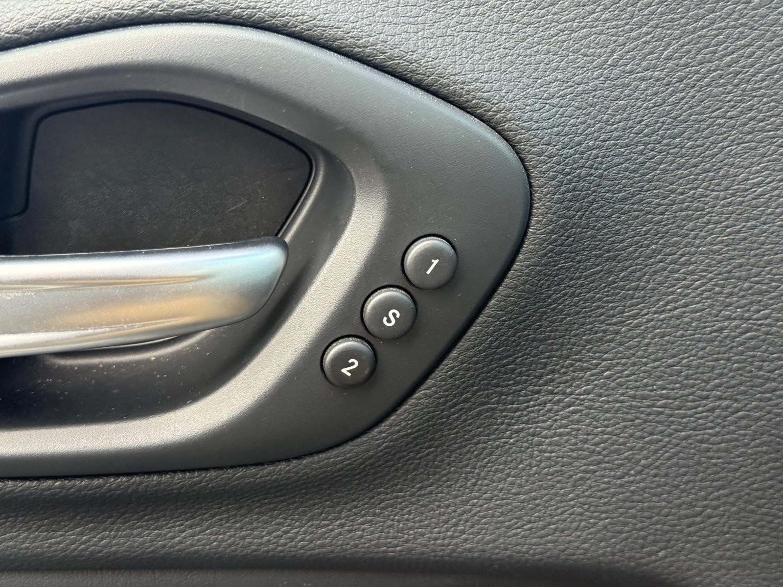 Jeep Cherokee Vehicle Image 17