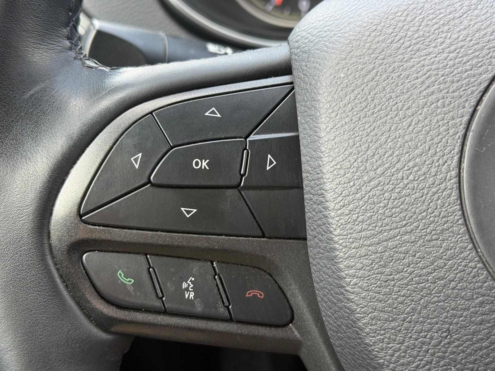 Jeep Cherokee Vehicle Image 18