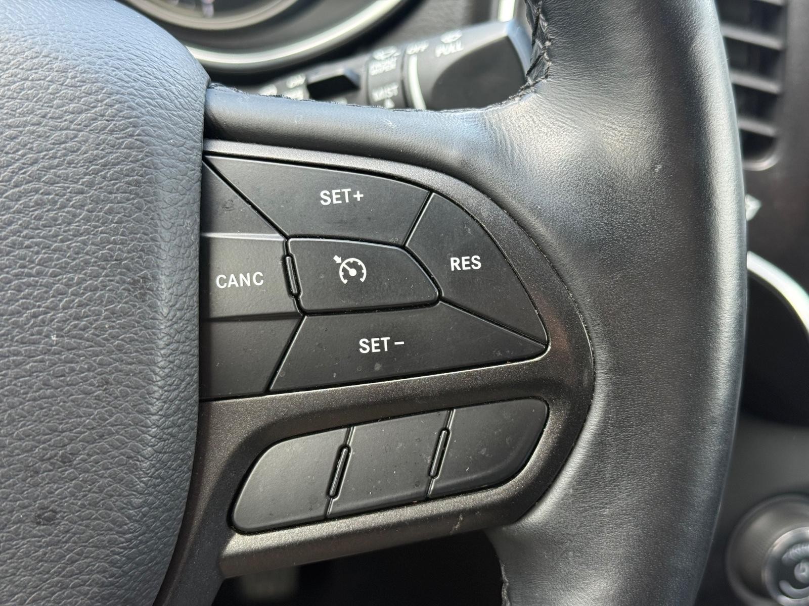 Jeep Cherokee Vehicle Image 19